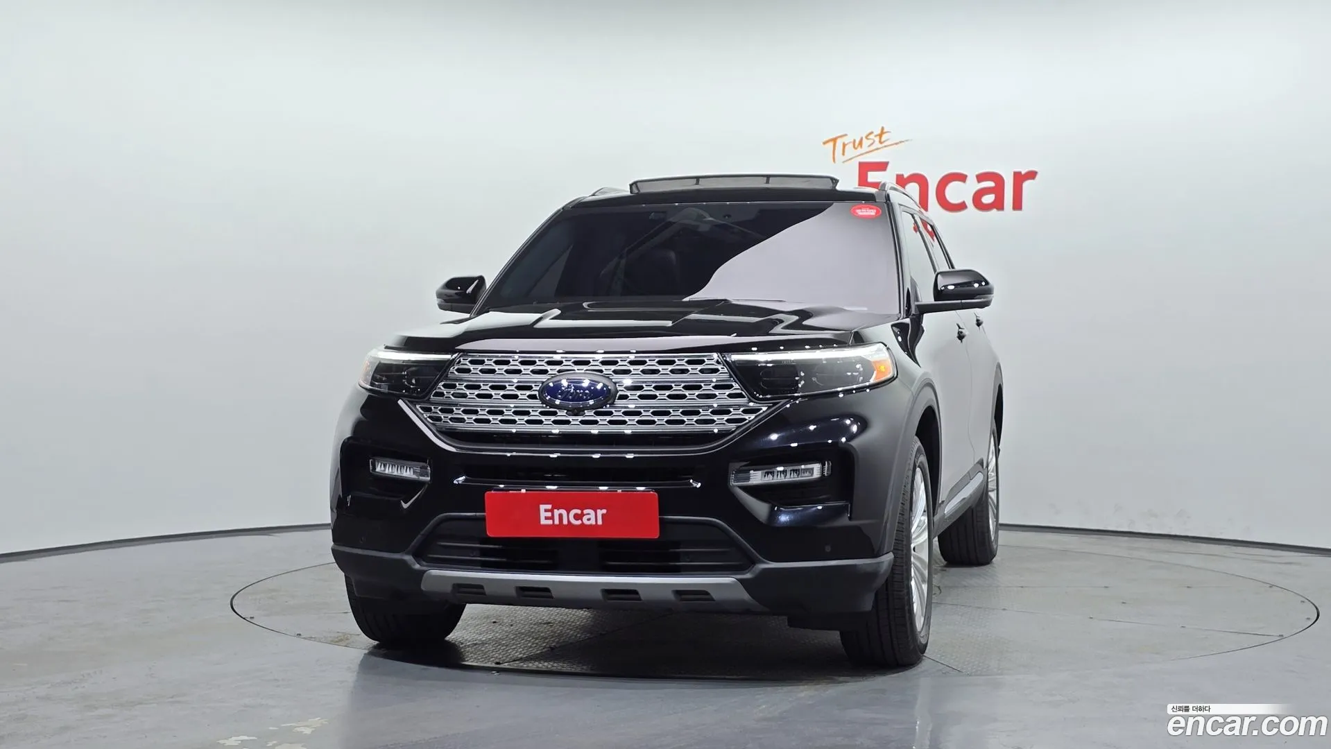 Ford Explorer 2023 — фото 1