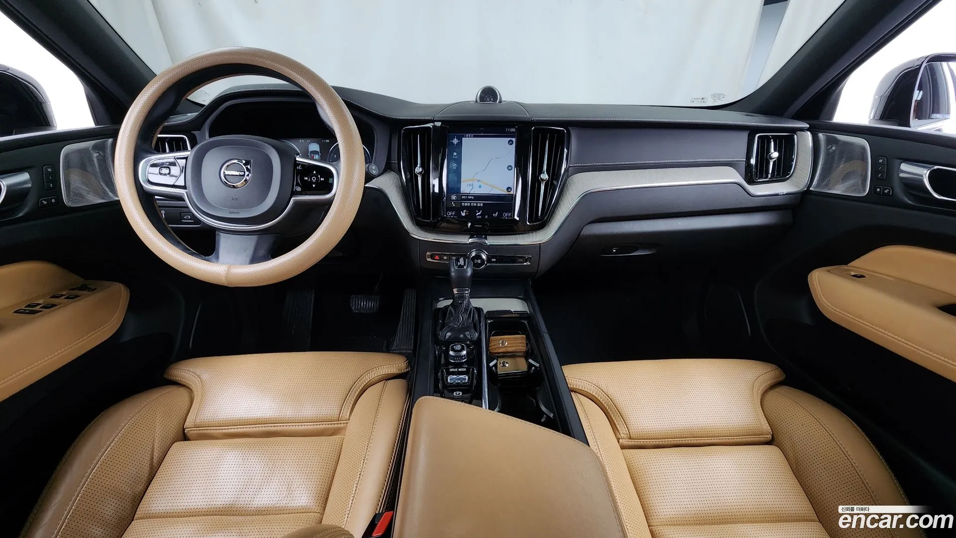 Volvo XC60 2020 — фото 1