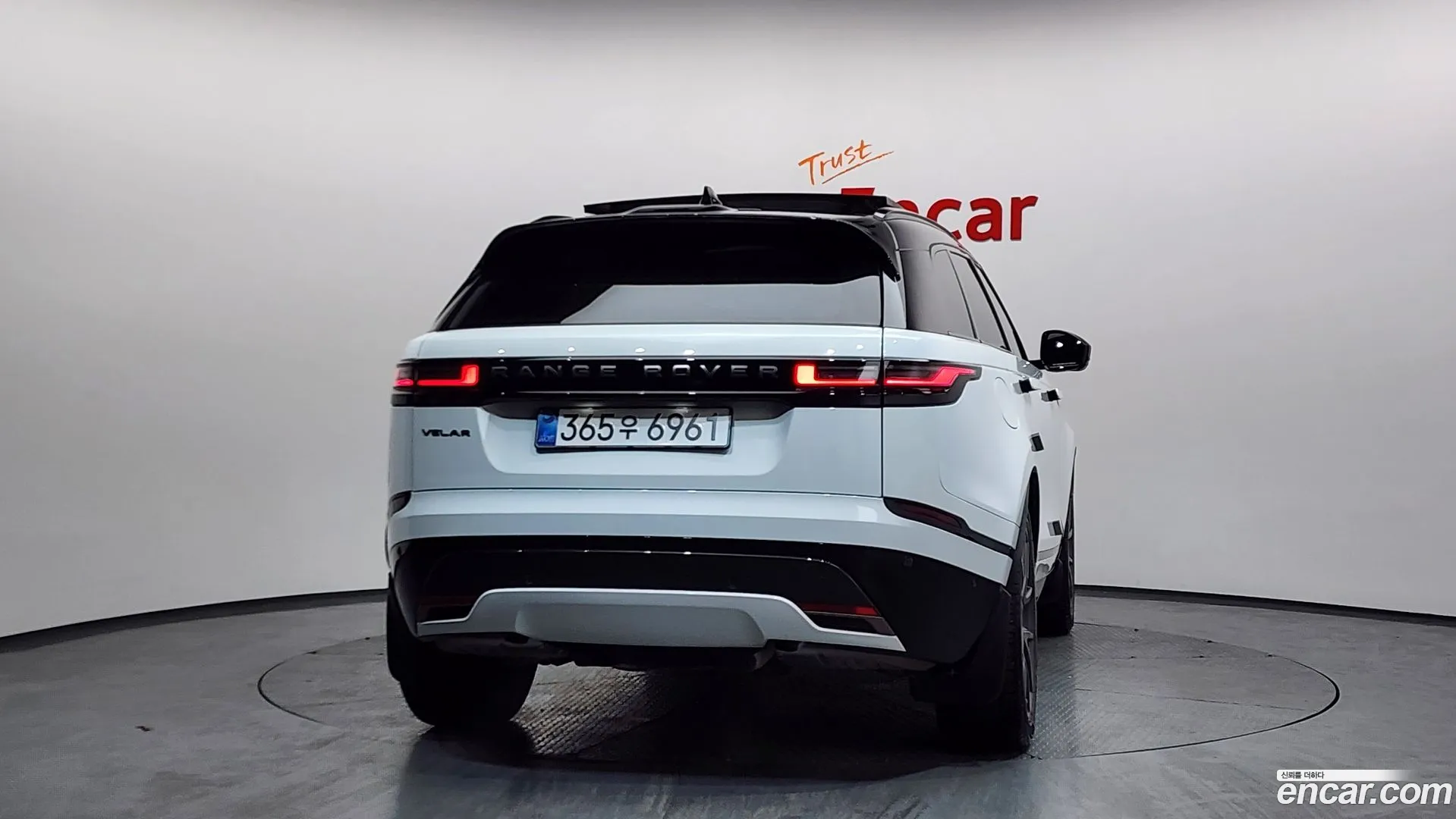 Land Rover Range Rover Velar 2025 — фото 1