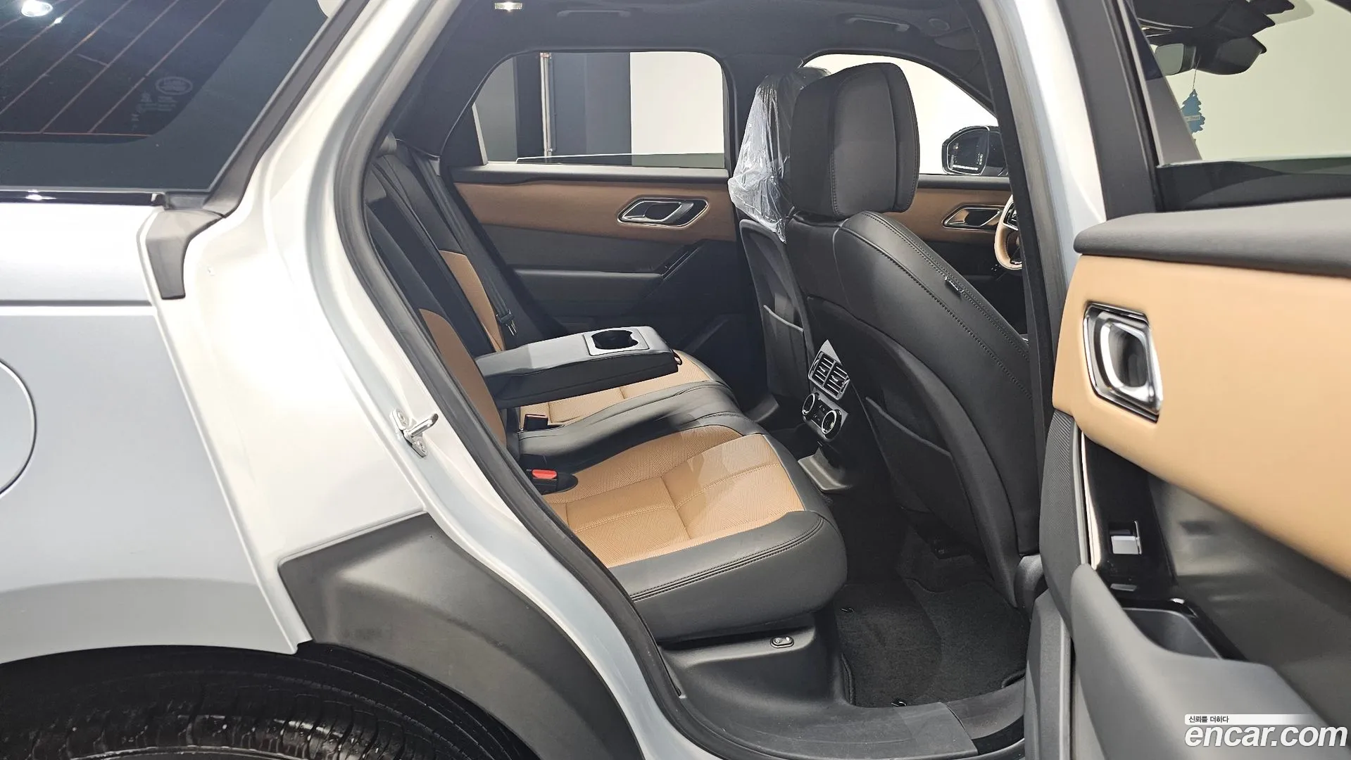 Land Rover Range Rover Velar 2024 — фото 4