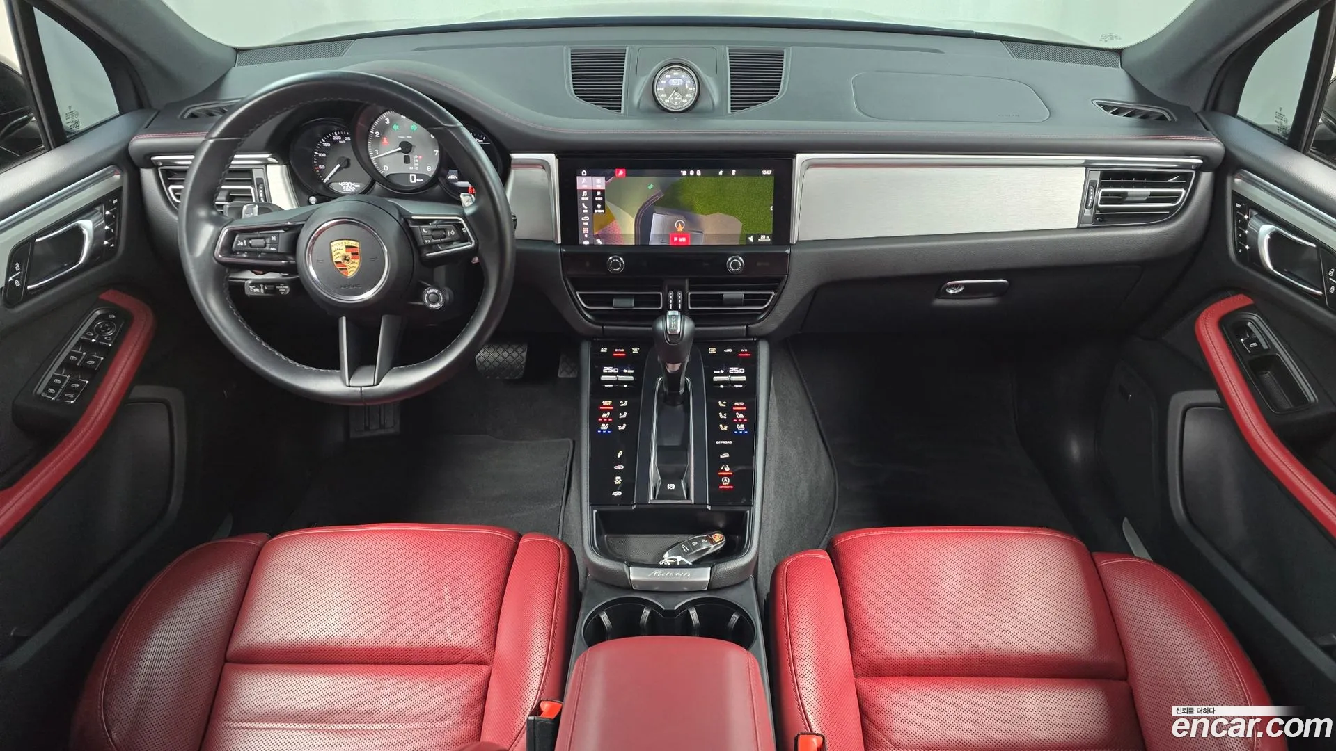 Porsche Macan 2023 — фото 1