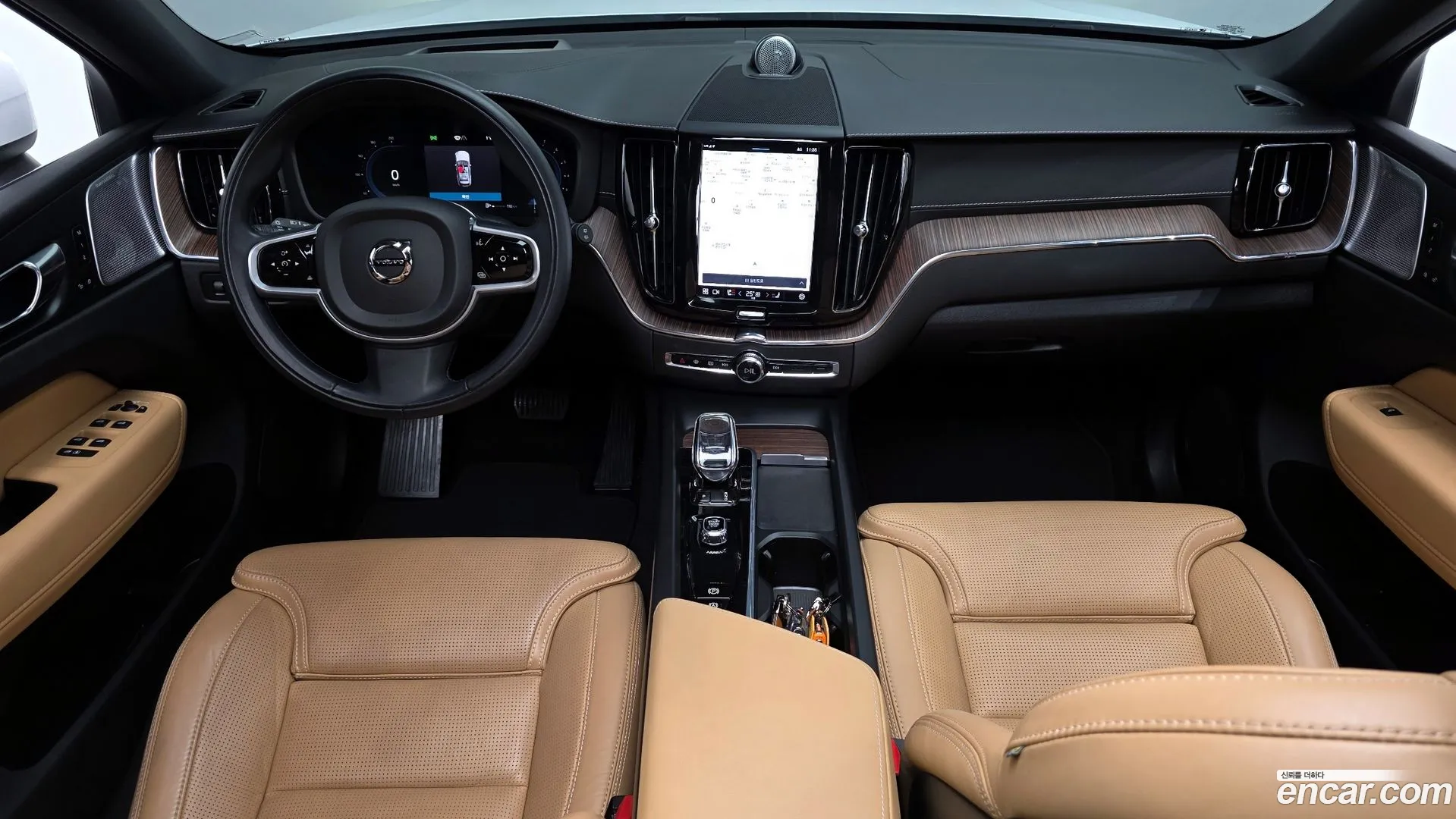 Volvo XC60 2022 — фото 2