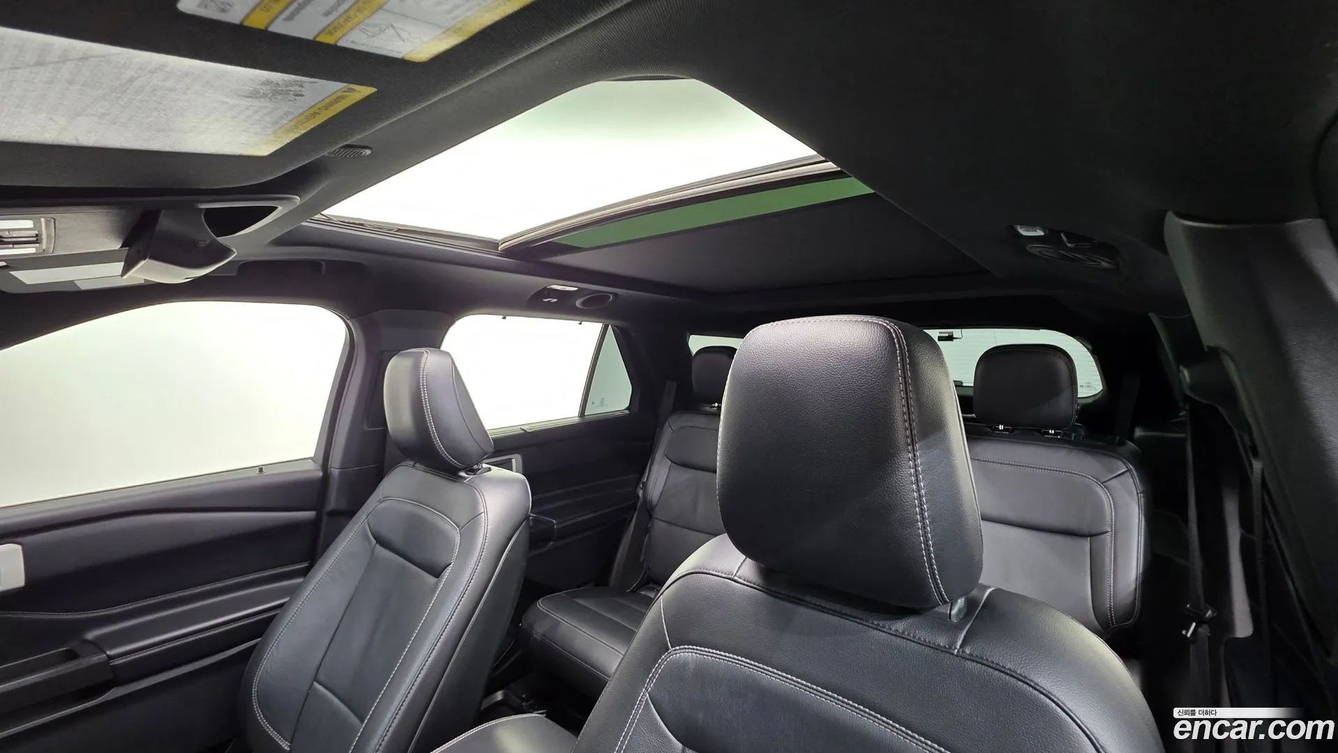 Ford Explorer 2020 — фото 1