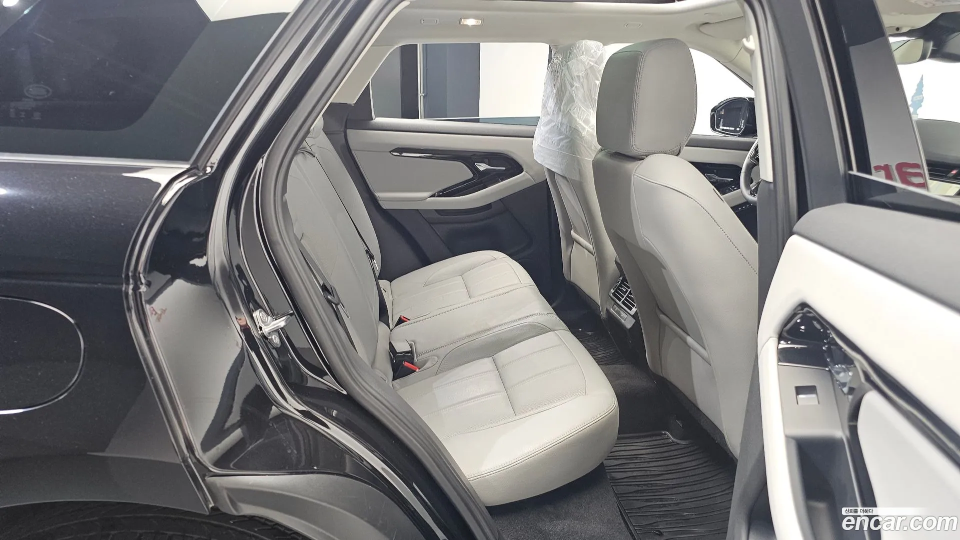 Land Rover Range Rover Evoque 2025 — фото 1