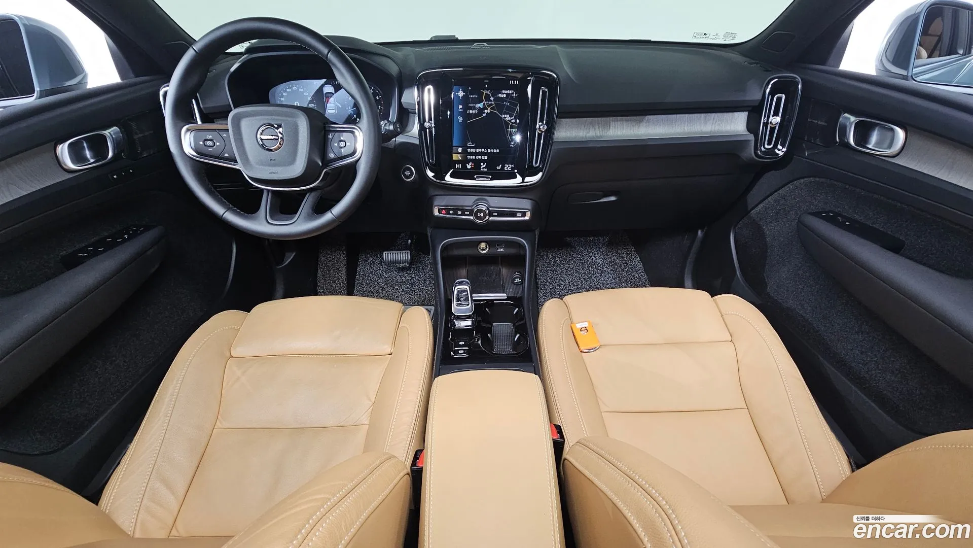 Volvo XC40 2022 — фото 1