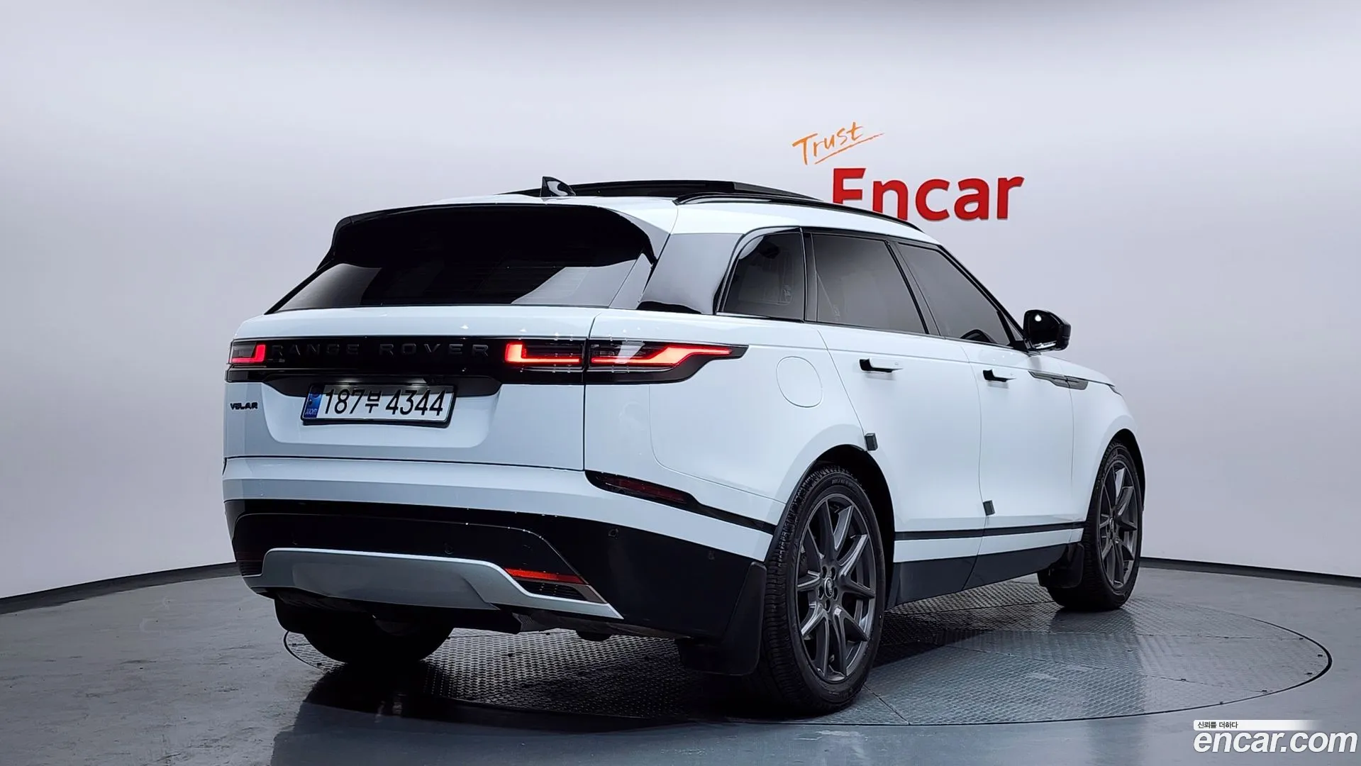 Land Rover Range Rover Velar 2024 — фото 1