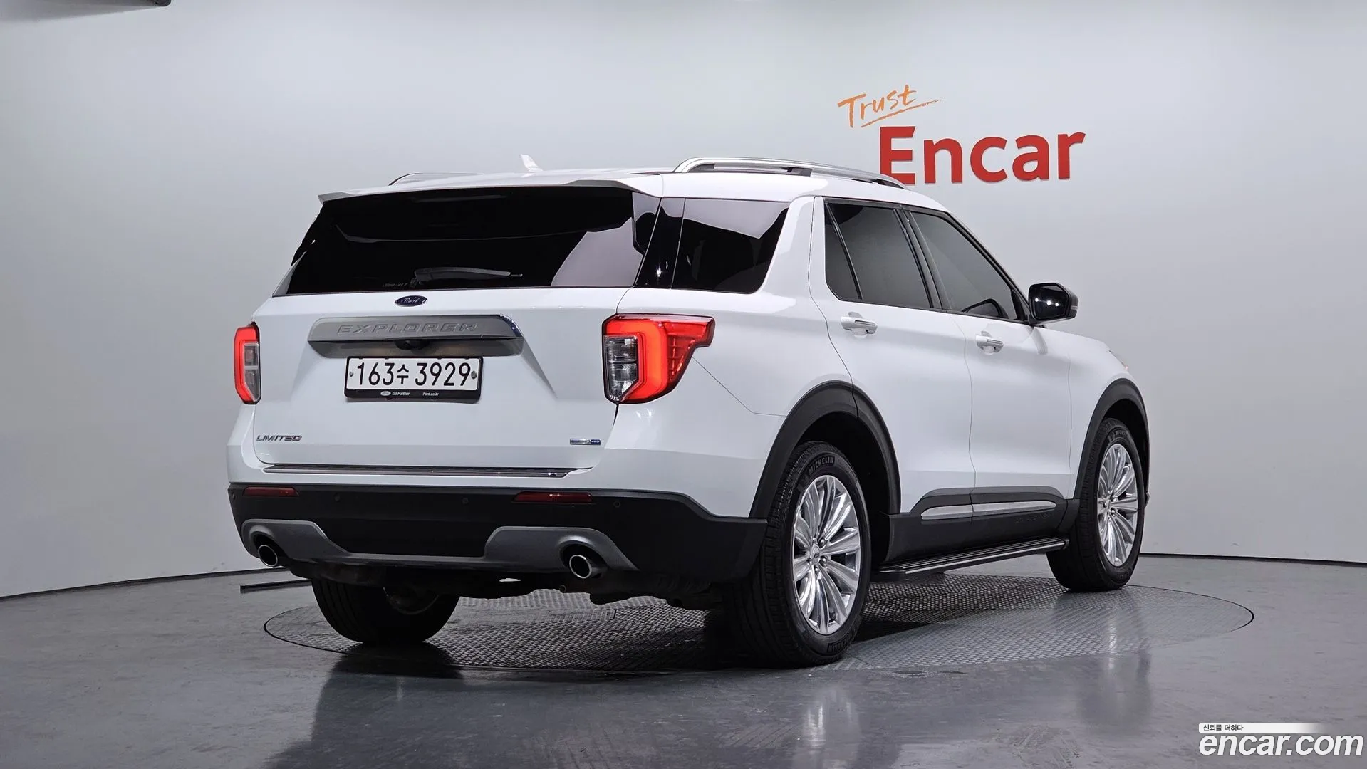 Ford Explorer 2020 — фото 1