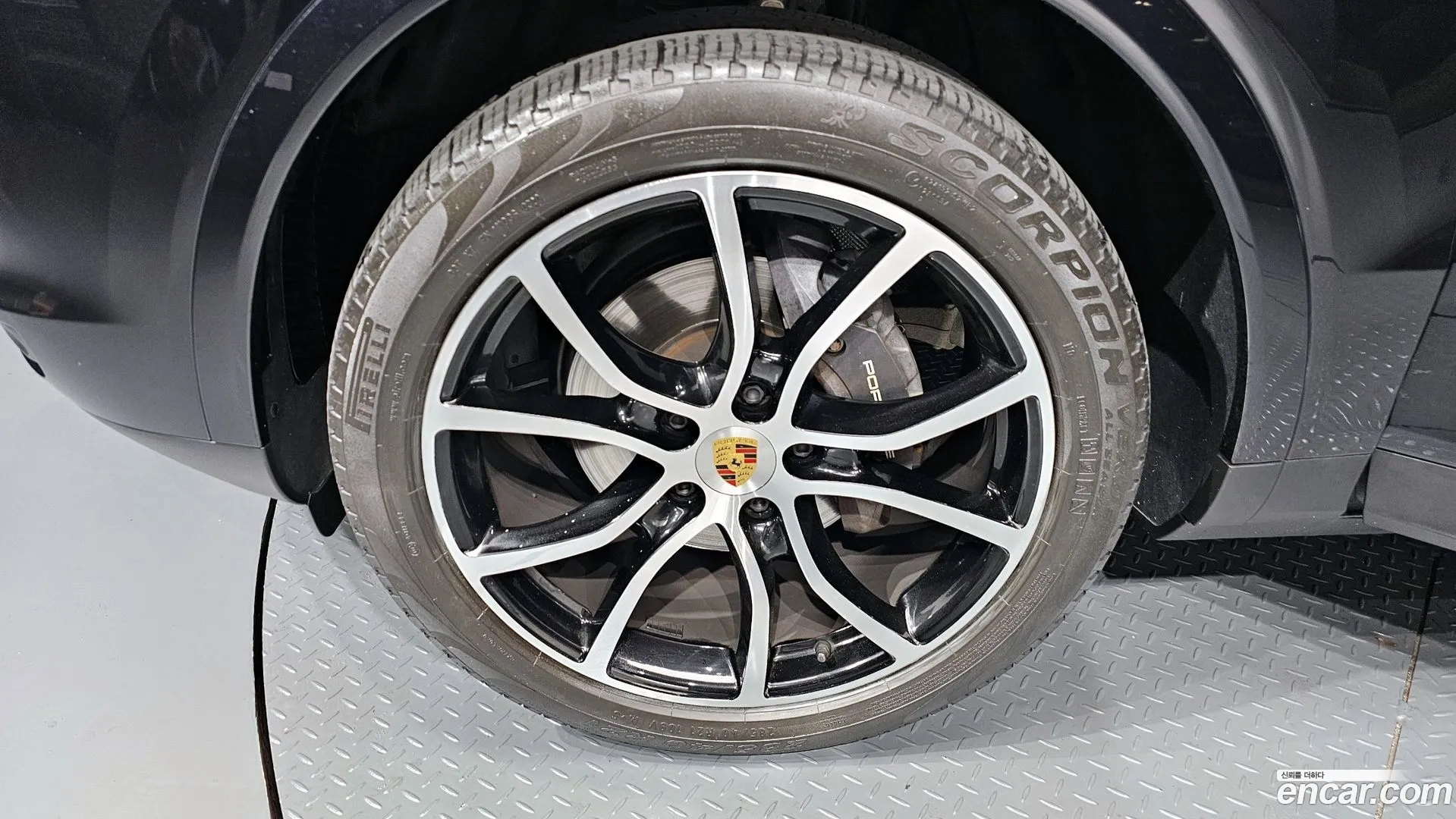 Porsche Cayenne 2020 — фото 1