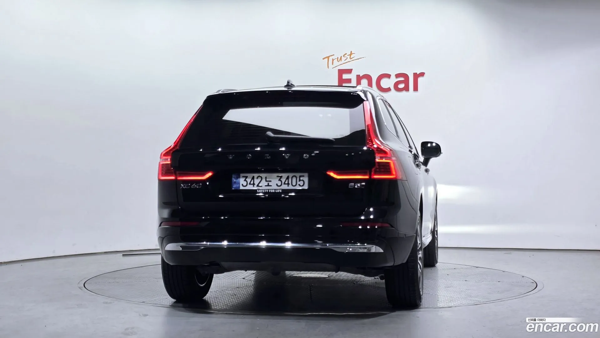 Volvo XC60 2024 — фото 1