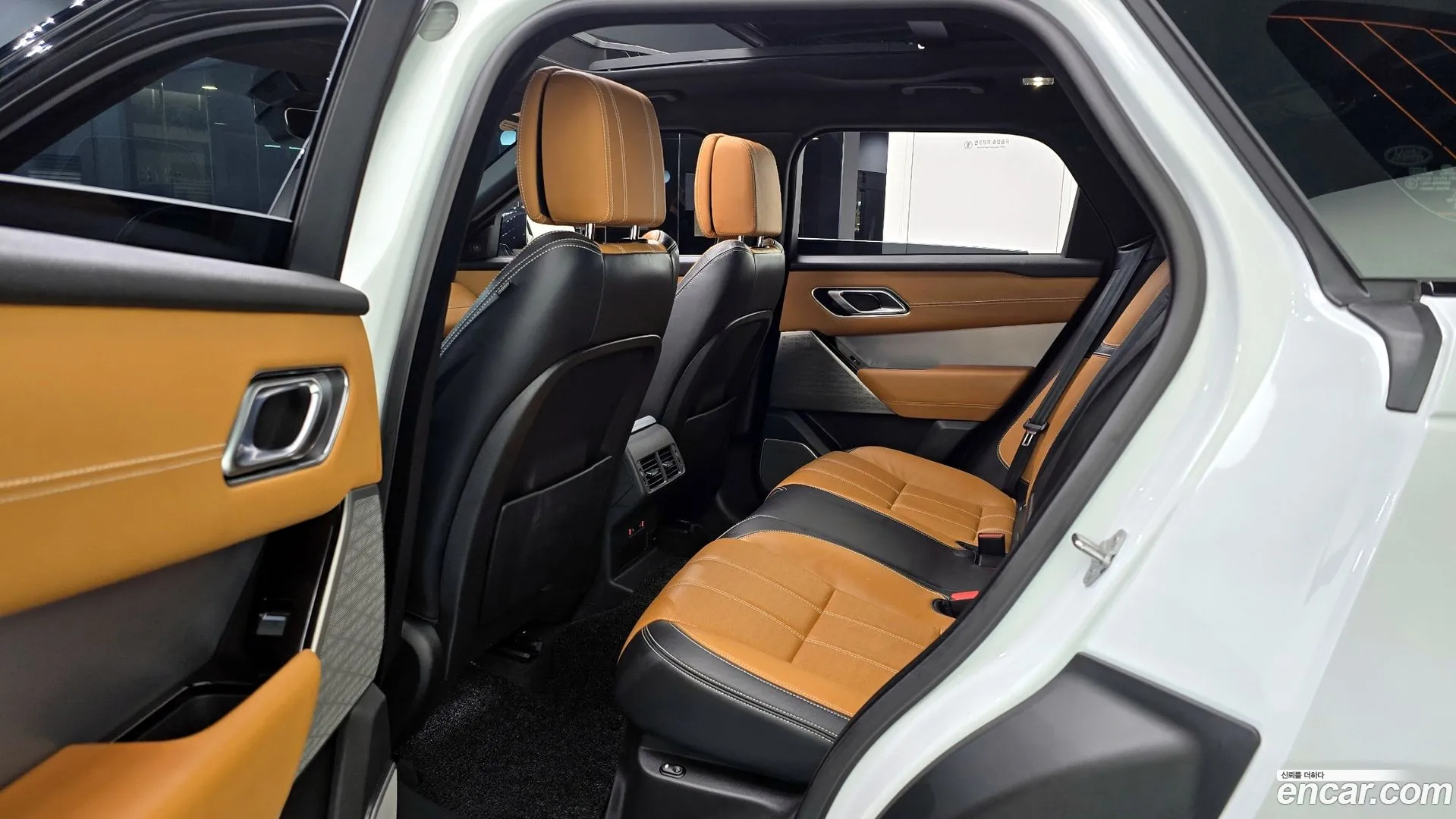 Land Rover Range Rover Velar 2022 — фото 1