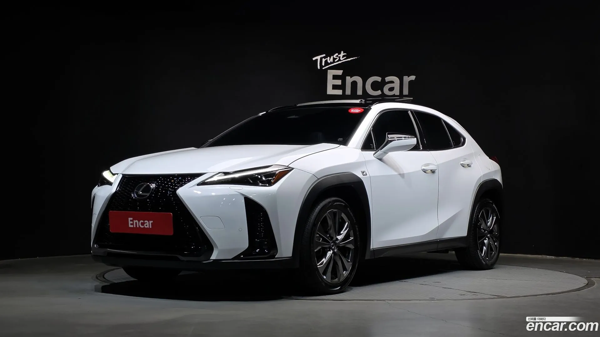 Lexus UX 300h 2024 — фото 2