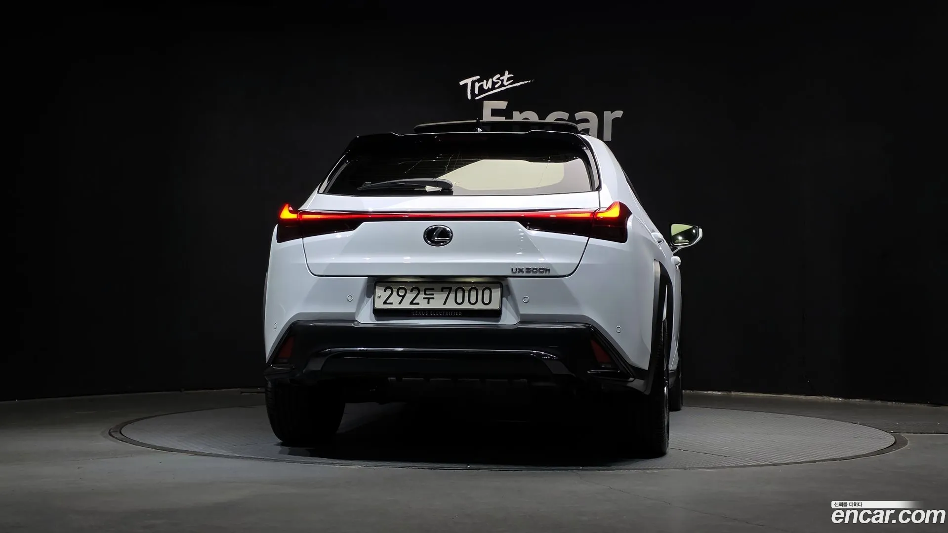 Lexus UX 300h 2024 — фото 4