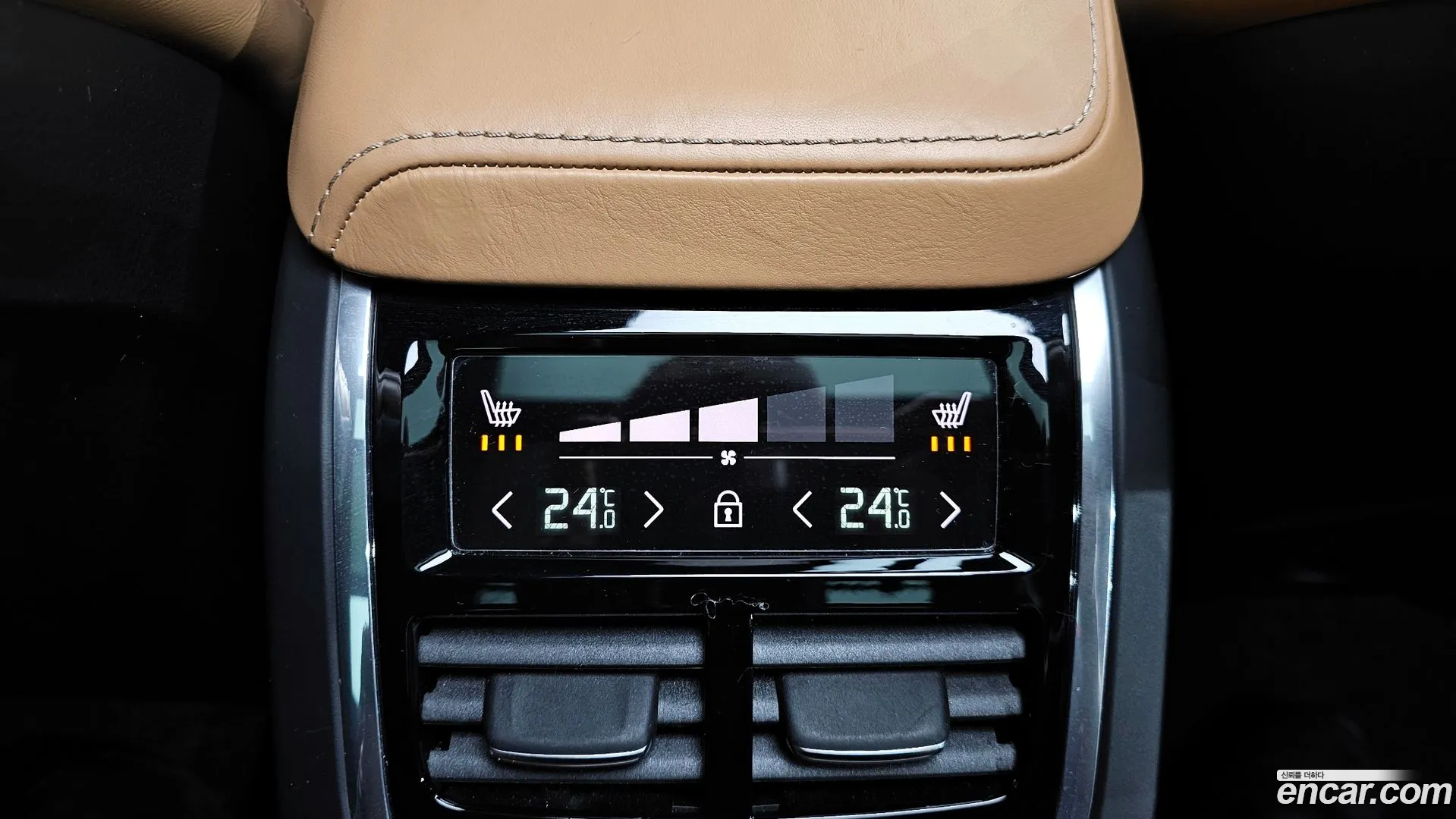 Volvo XC60 2021 — фото 3
