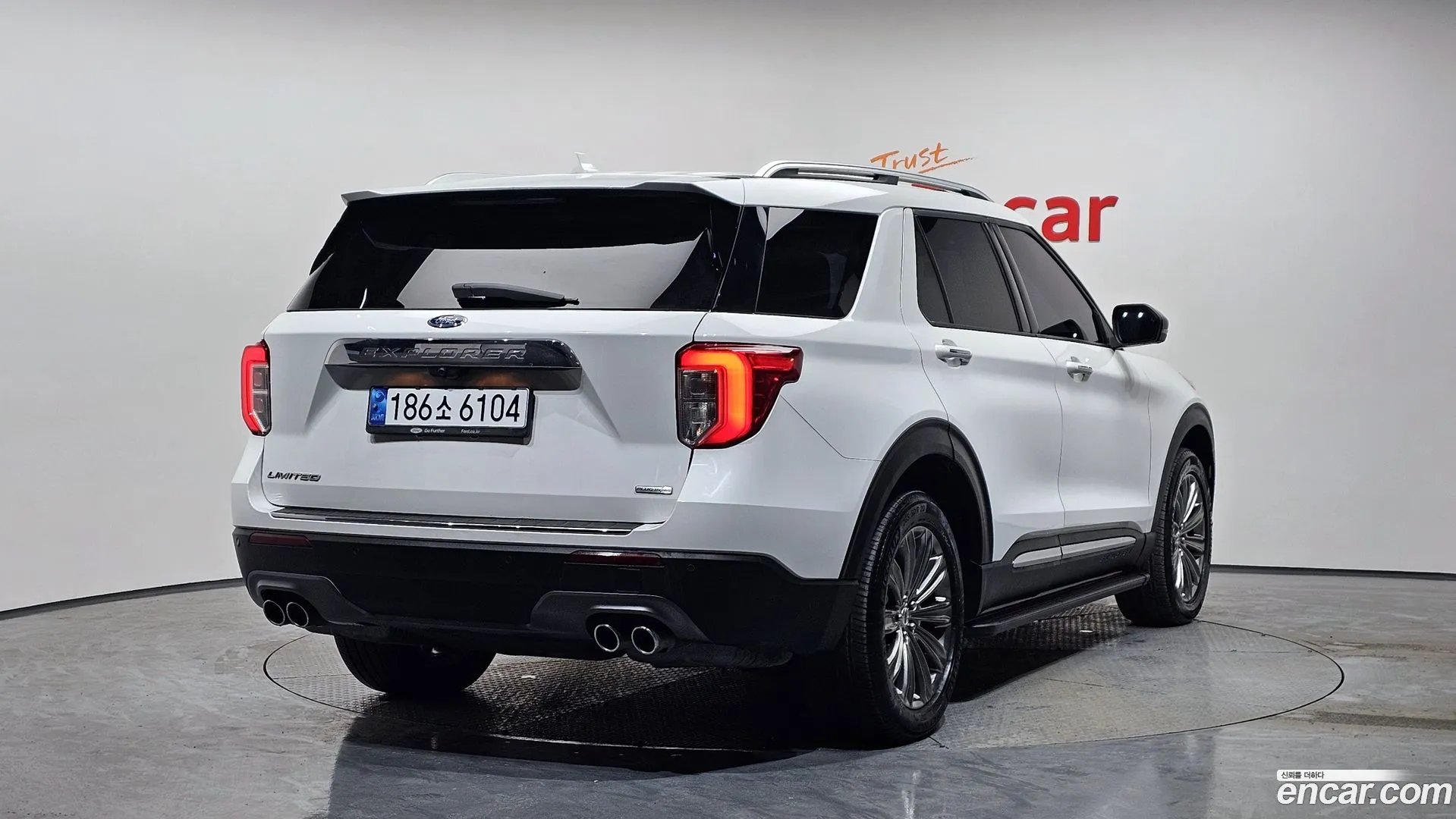 Ford Explorer 2021 — фото 1