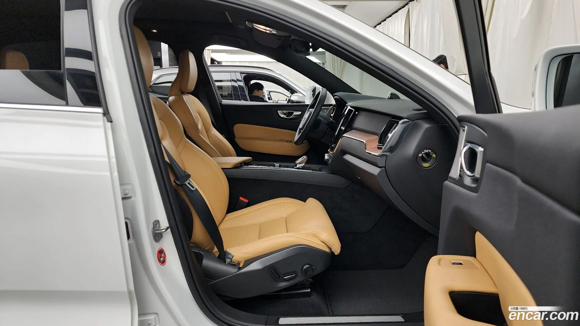 Volvo XC60 2023 — фото 4