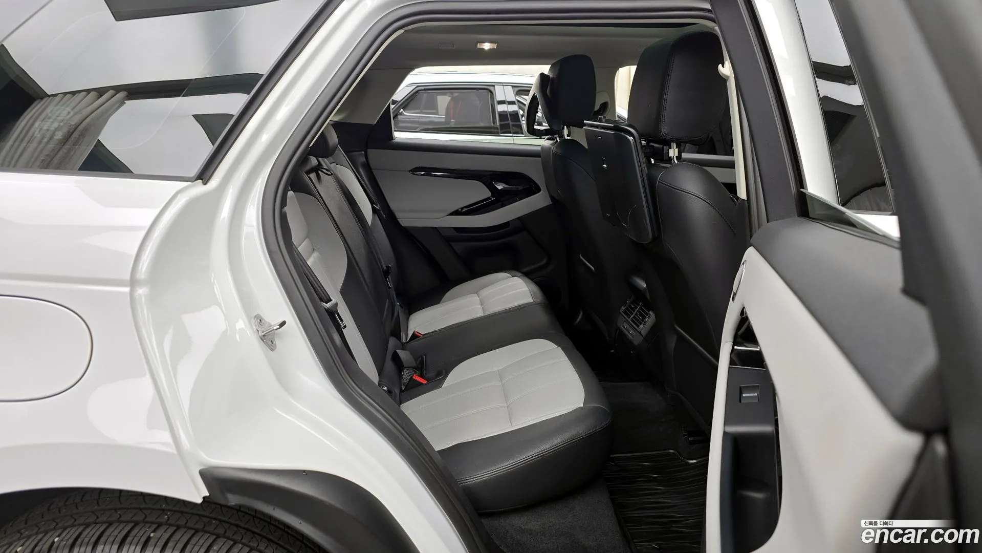 Land Rover Range Rover Evoque 2024 — фото 1