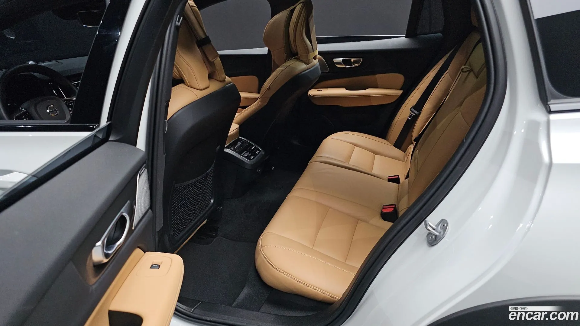 Volvo V60 Cross Country 2023 — фото 1