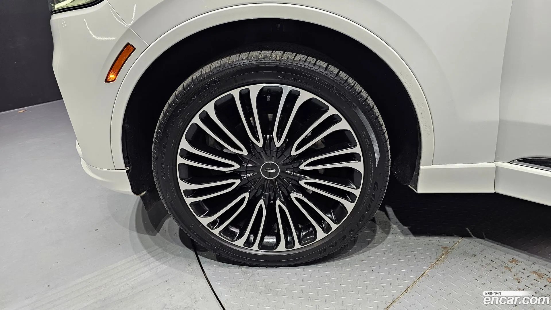 Lincoln Aviator 2024 — фото 1