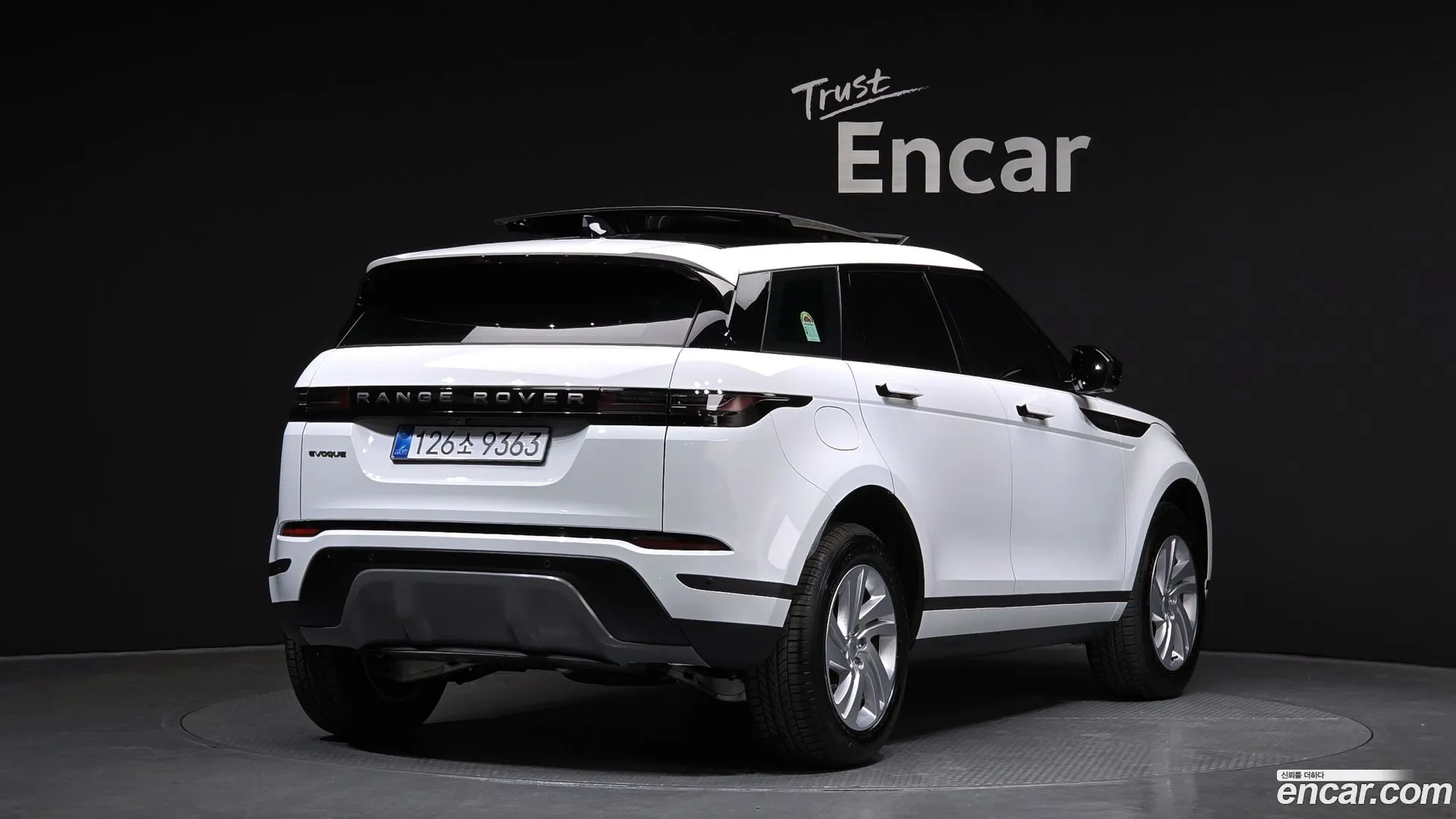 Land Rover Range Rover Evoque 2025 — фото 1