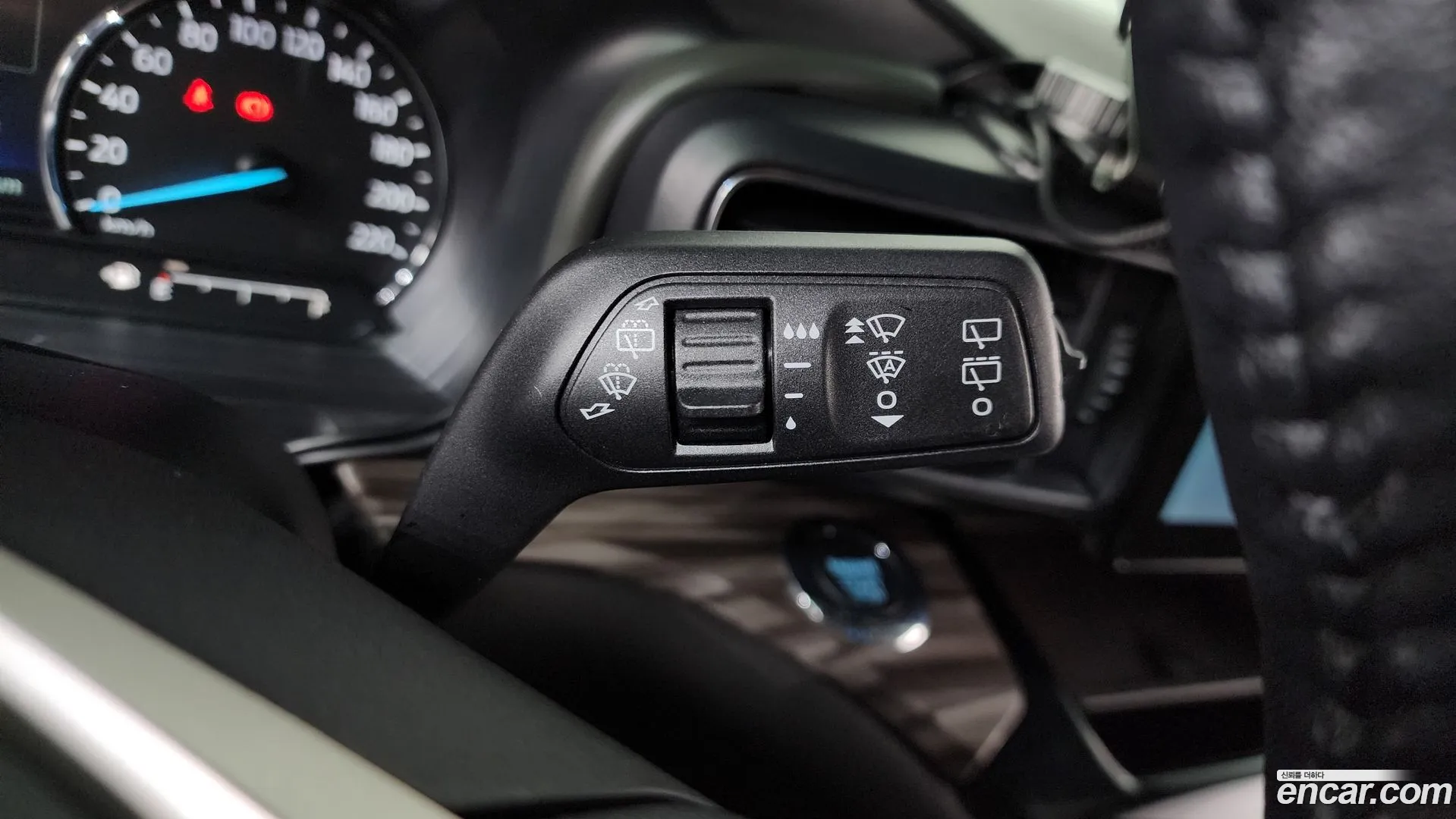 Ford Explorer 2022 — фото 1