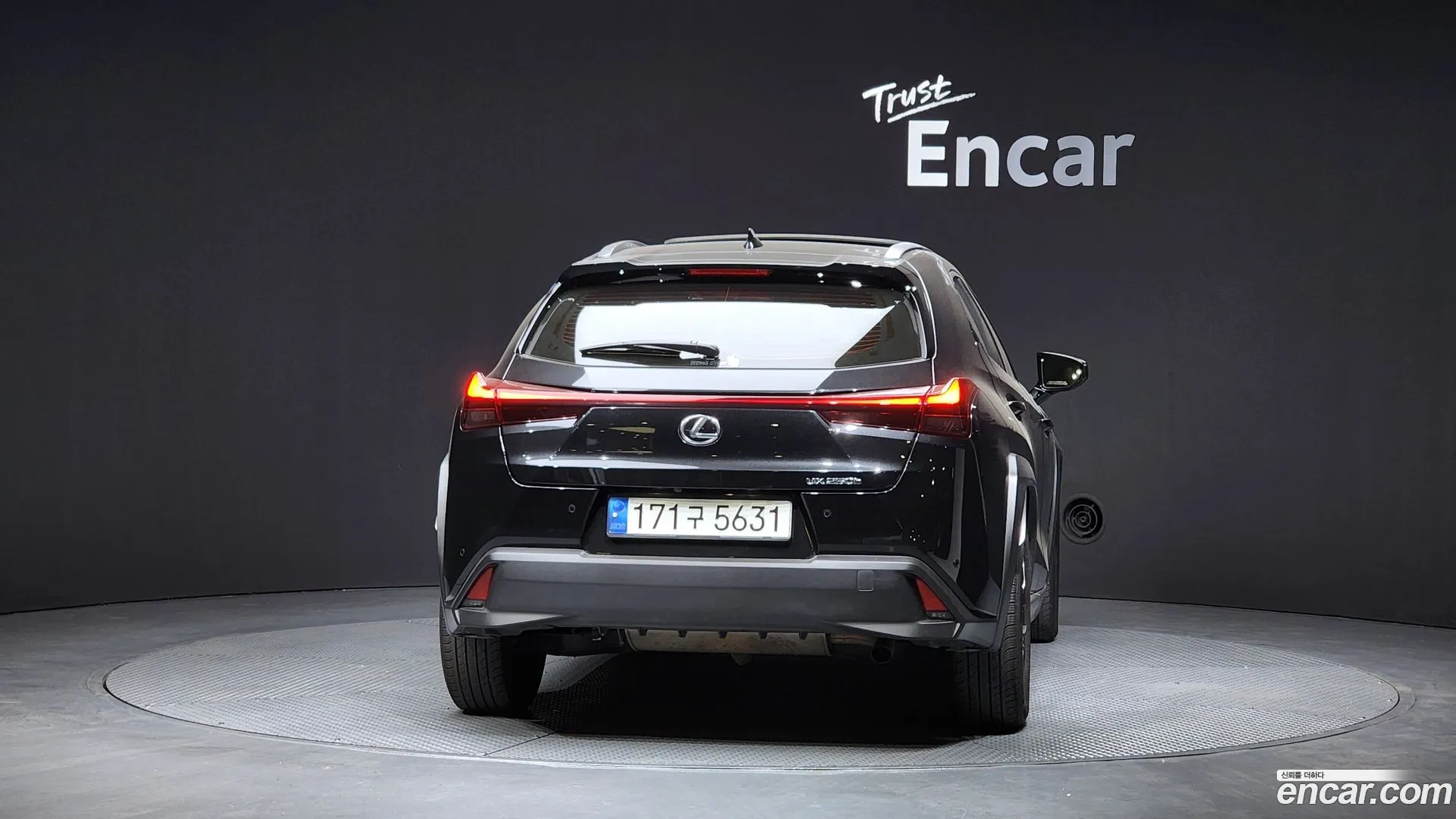 Lexus UX 250h 2023 — фото 2