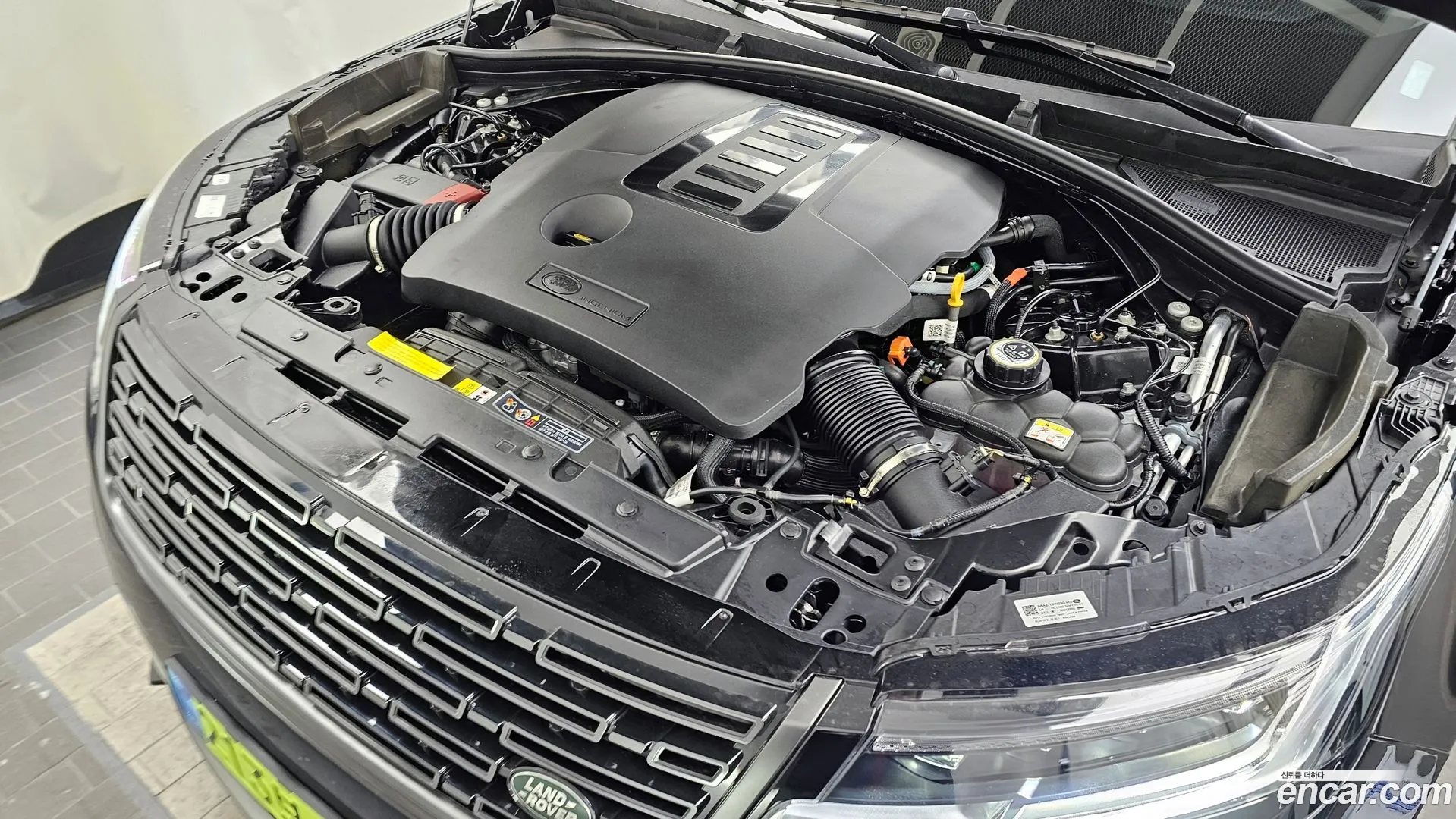Land Rover Range Rover Velar 2024 — фото 2