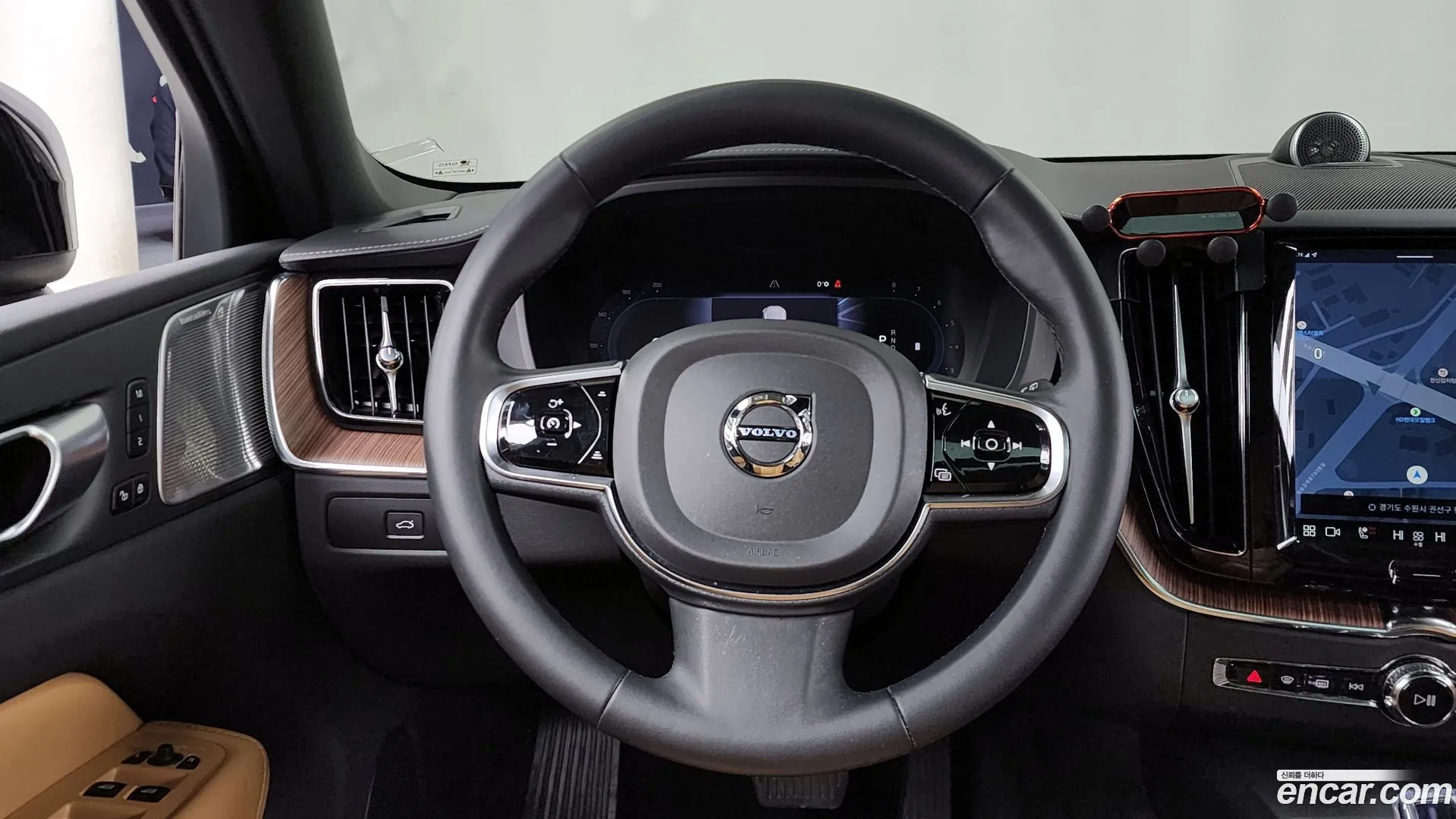 Volvo XC60 2024 — фото 2