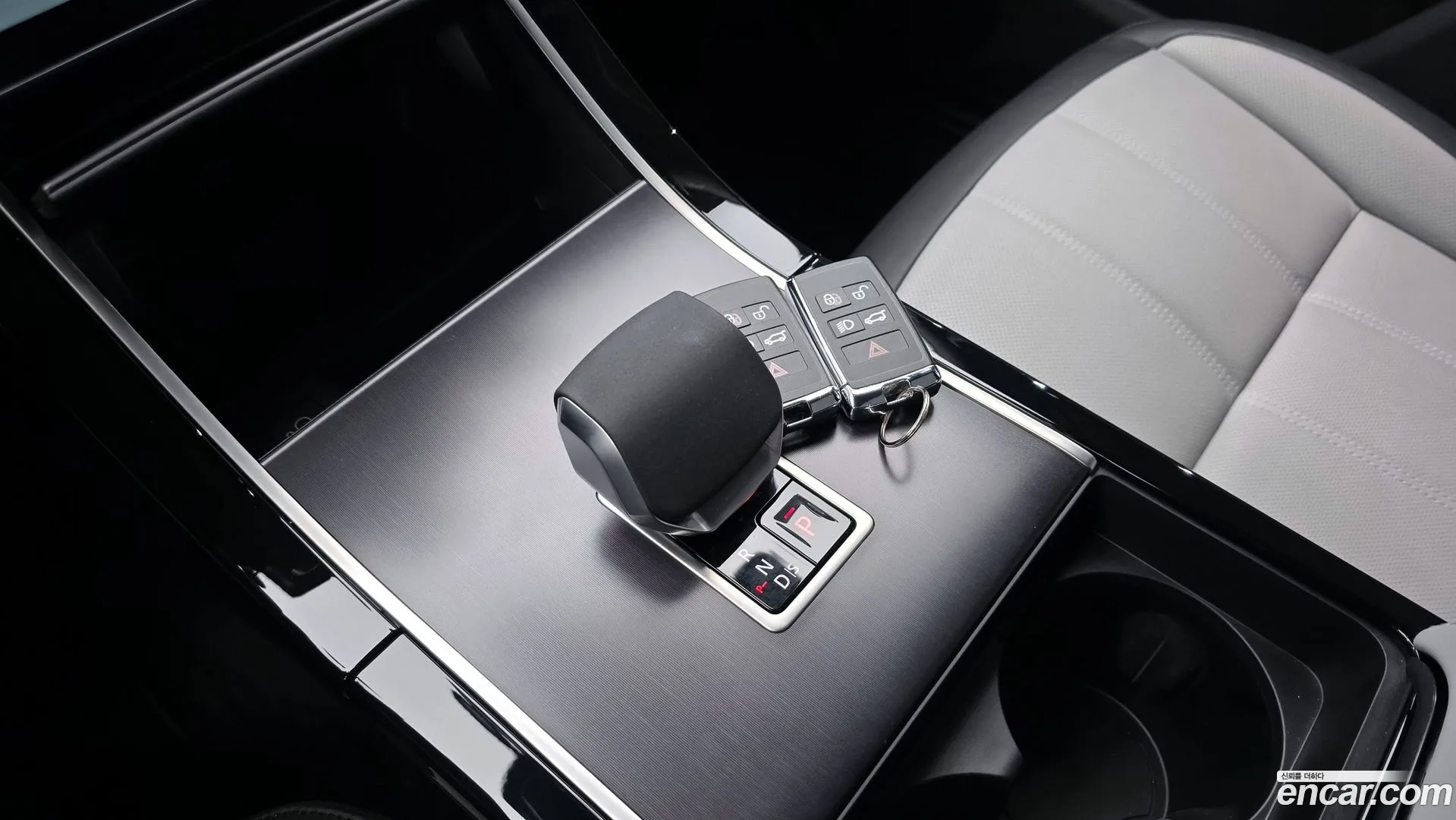 Land Rover Range Rover Evoque 2025 — фото 1