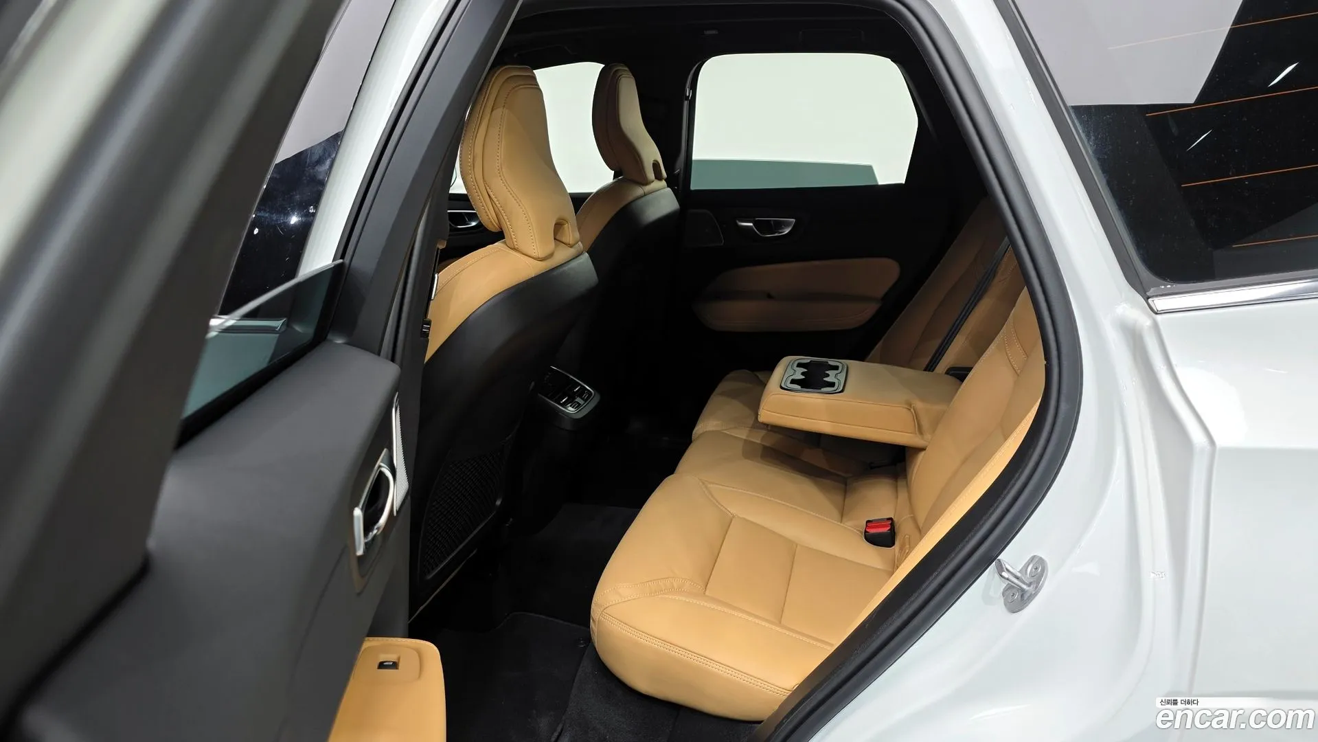 Volvo XC60 2025 — фото 2