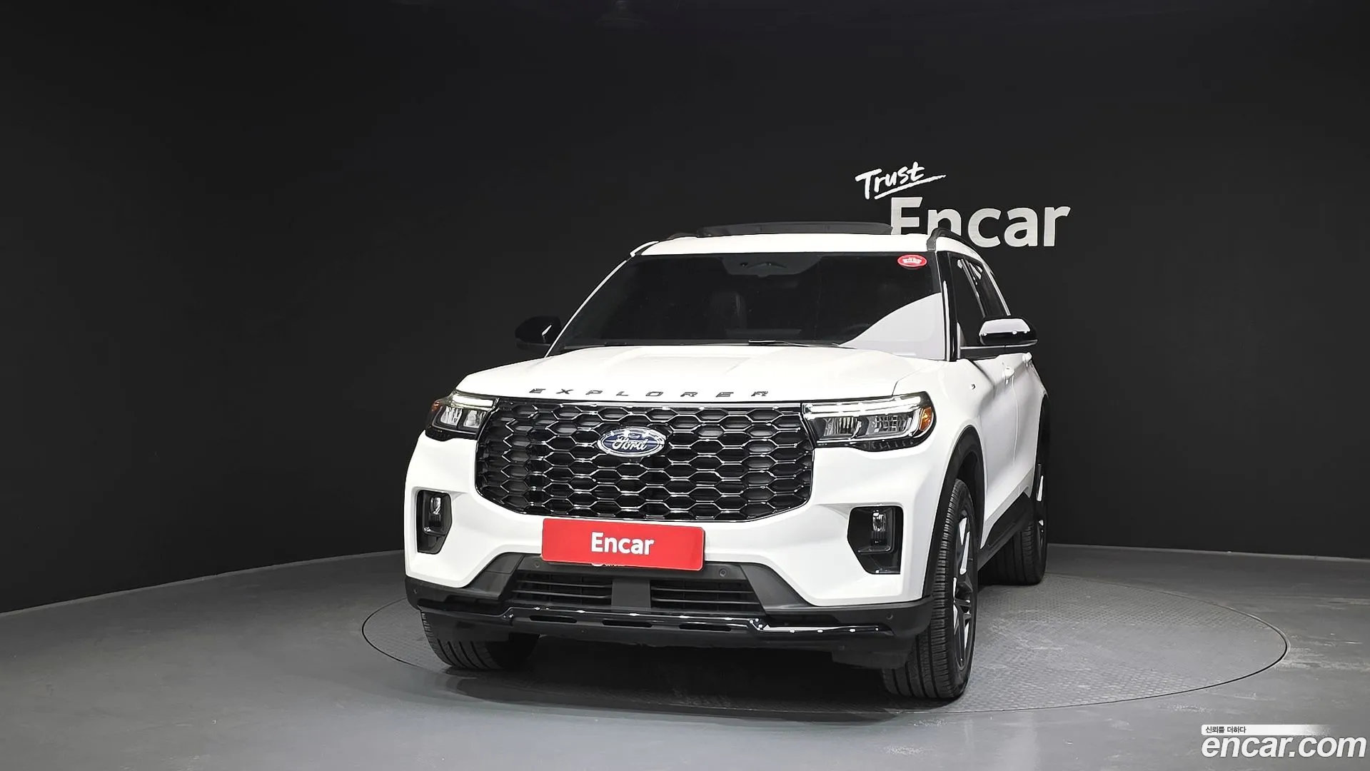 Ford Explorer 2024 — фото 1