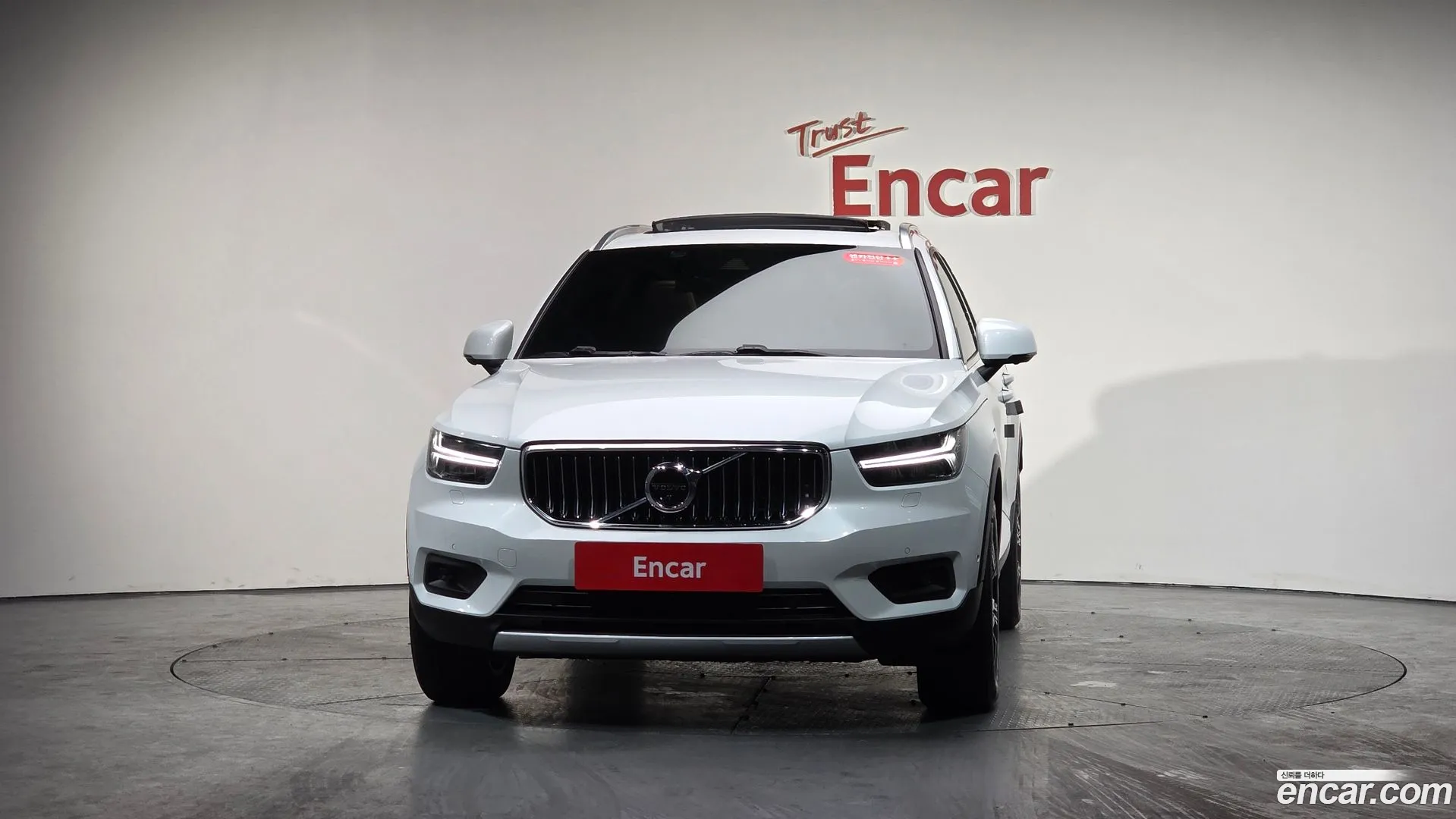 Volvo XC40 2021 — фото 1