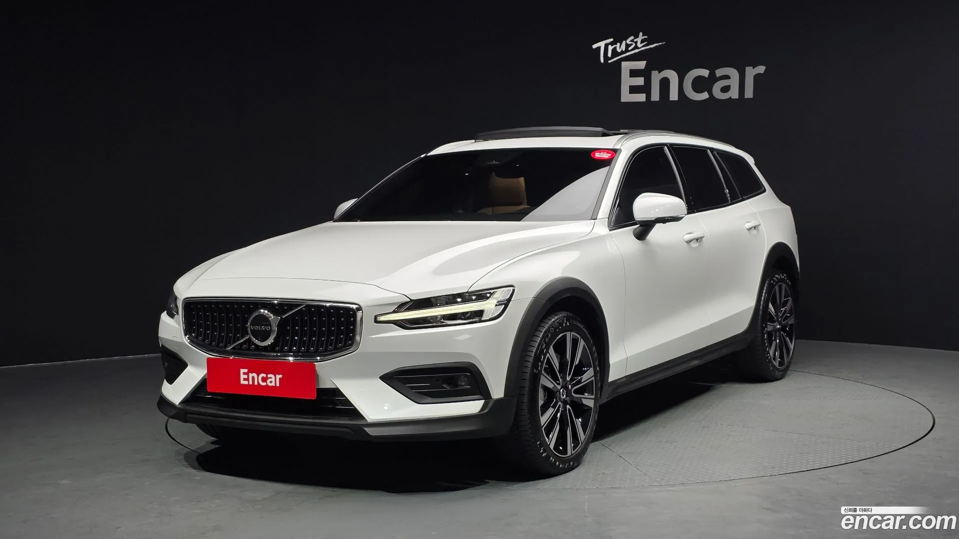 Volvo V60 Cross Country 2022 — фото 5