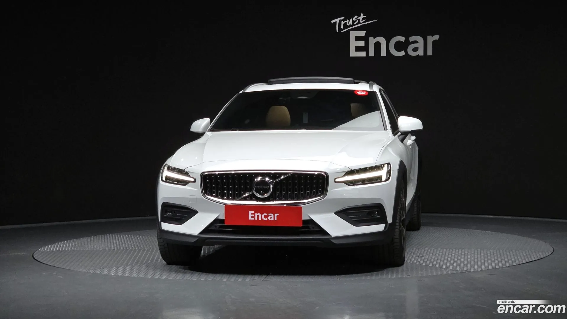 Volvo V60 Cross Country 2023 — фото 3