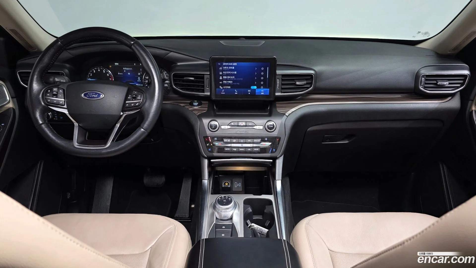 Ford Explorer 2020 — фото 1
