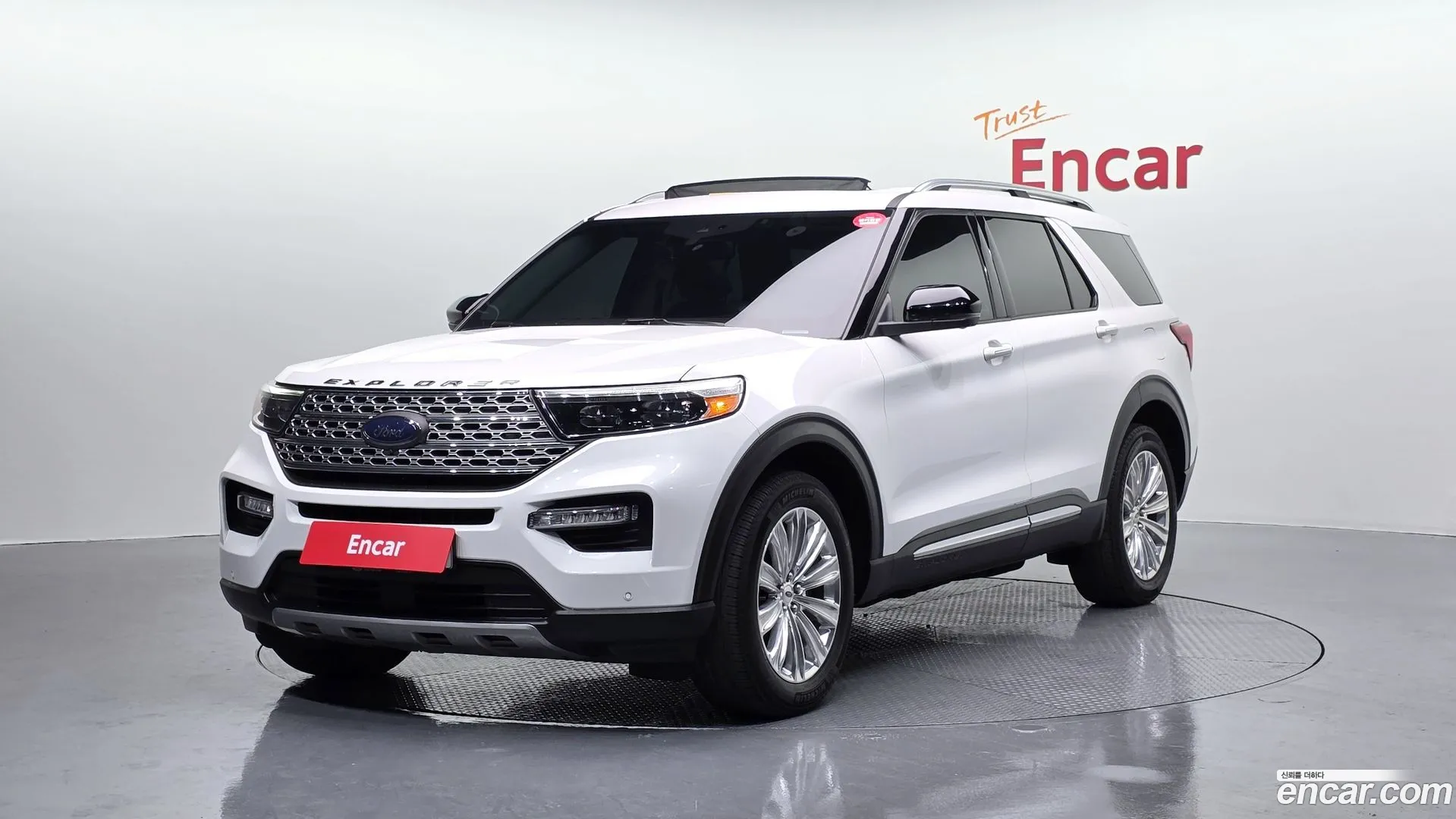Ford Explorer 2021 — фото 1
