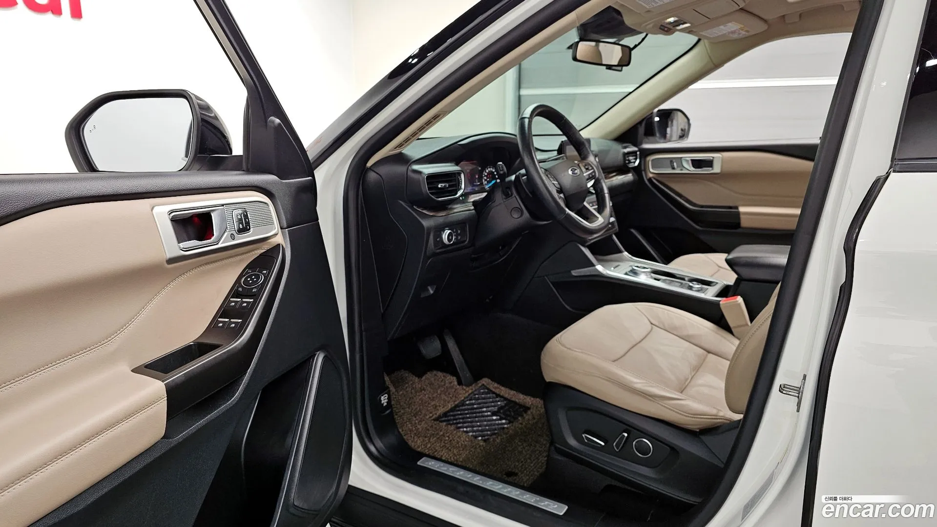 Ford Explorer 2020 — фото 1