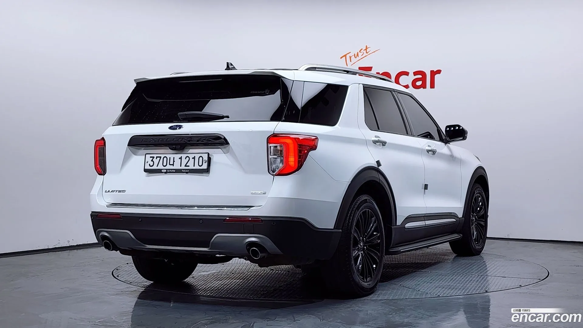 Ford Explorer 2020 — фото 1