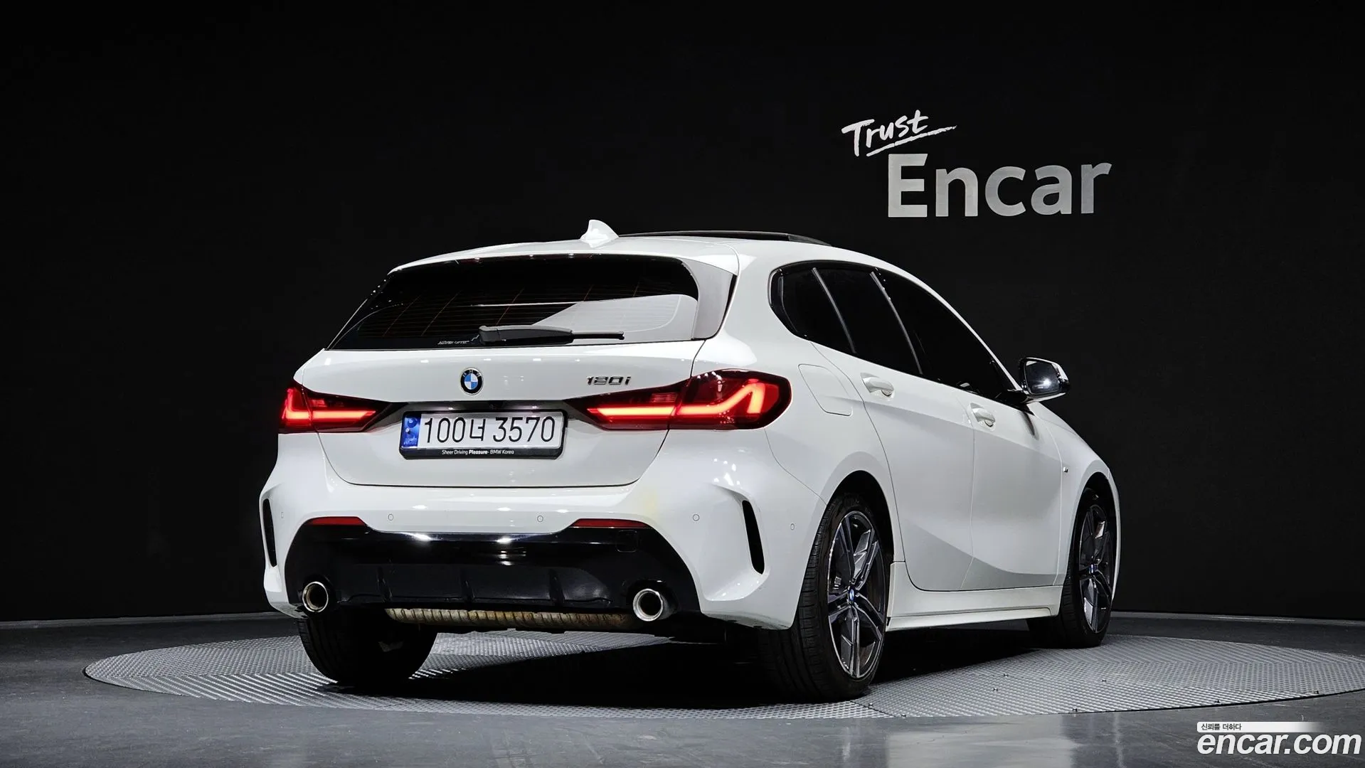 BMW 120i 2023 — фото 1