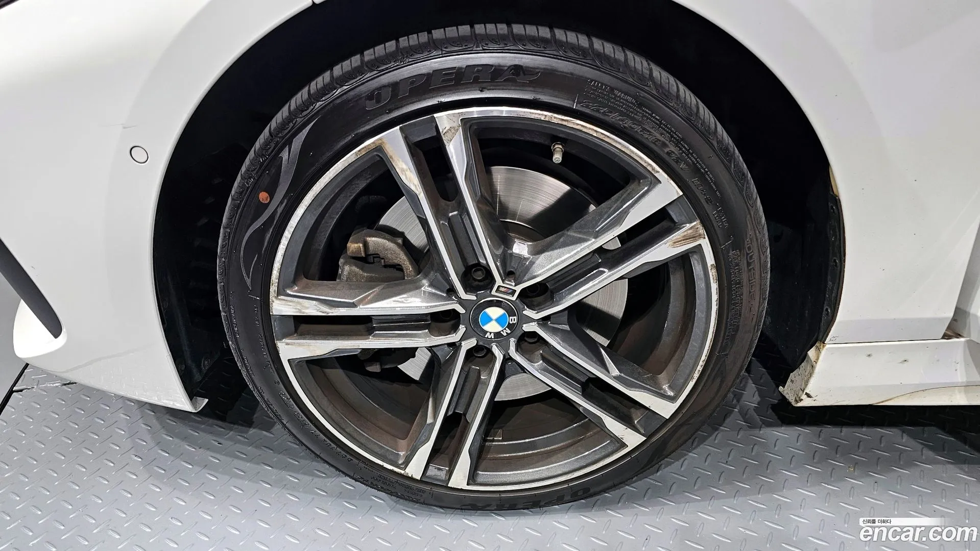 BMW 120i 2023 — фото 3