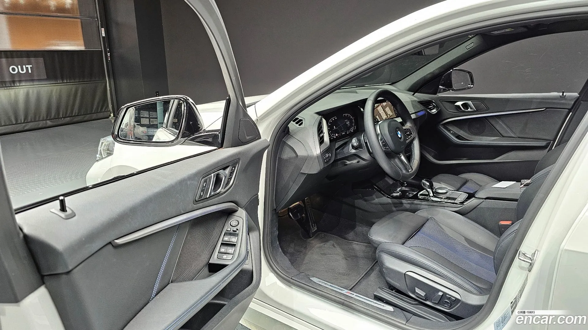 BMW 120i 2023 — фото 4