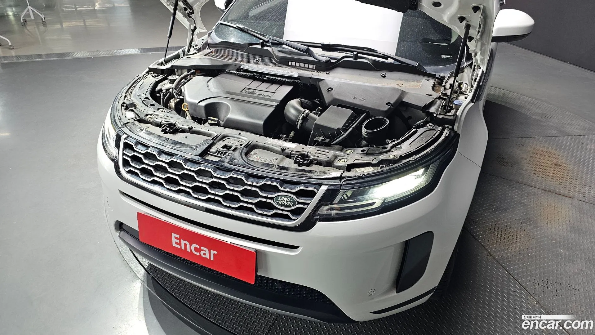 Land Rover Range Rover Evoque 2022 — фото 1