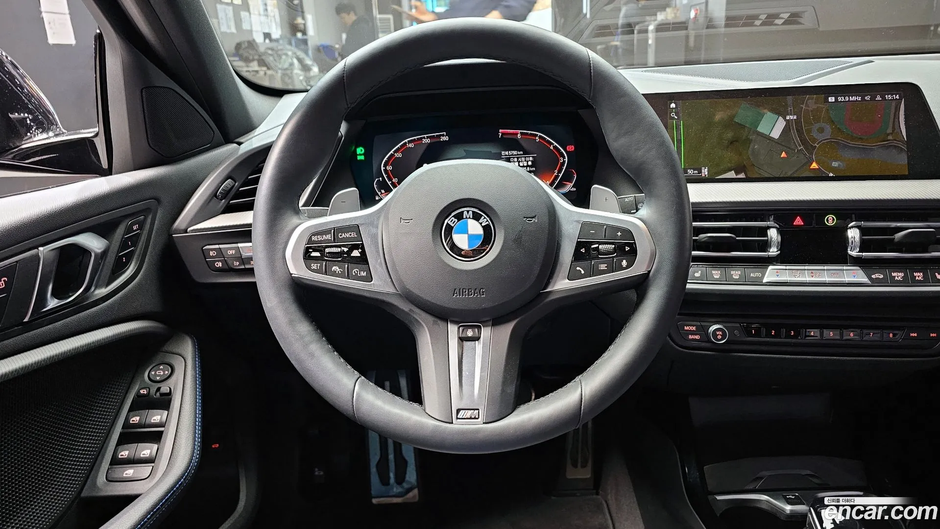 BMW 120i 2024 — фото 3