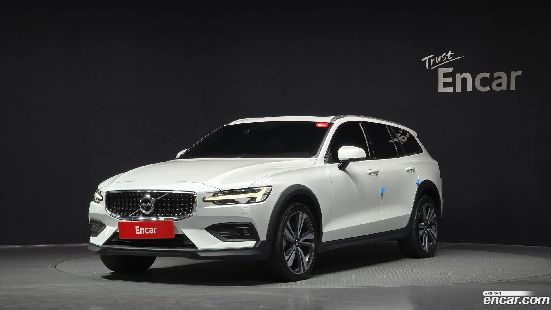 Volvo V60 Cross Country 2021 — фото 4