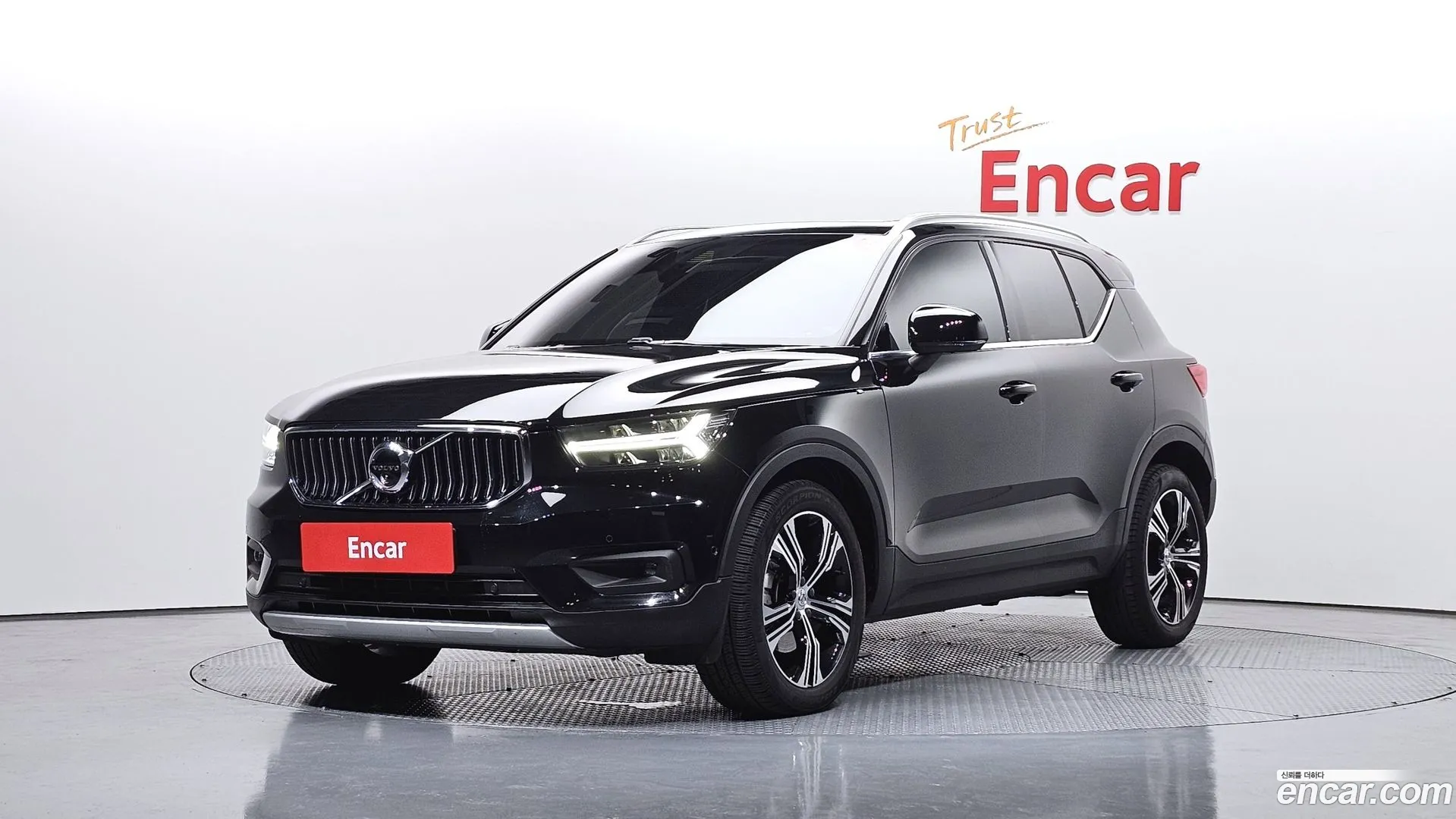 Volvo XC40 2021 — фото 1
