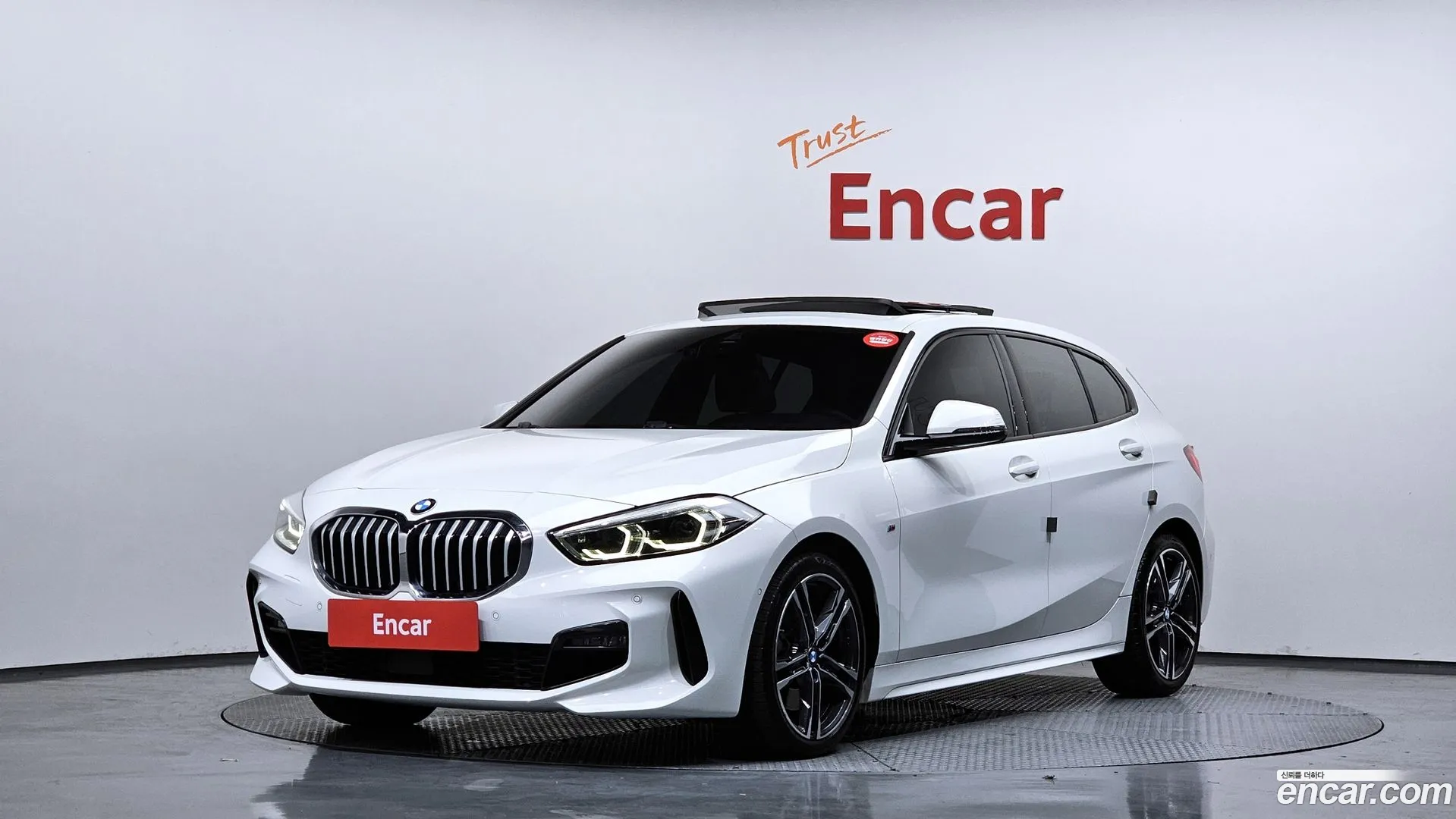BMW 120i 2023 — фото 1