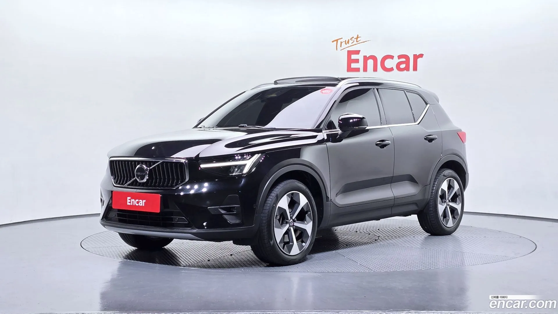 Volvo XC40 2023 — фото 2