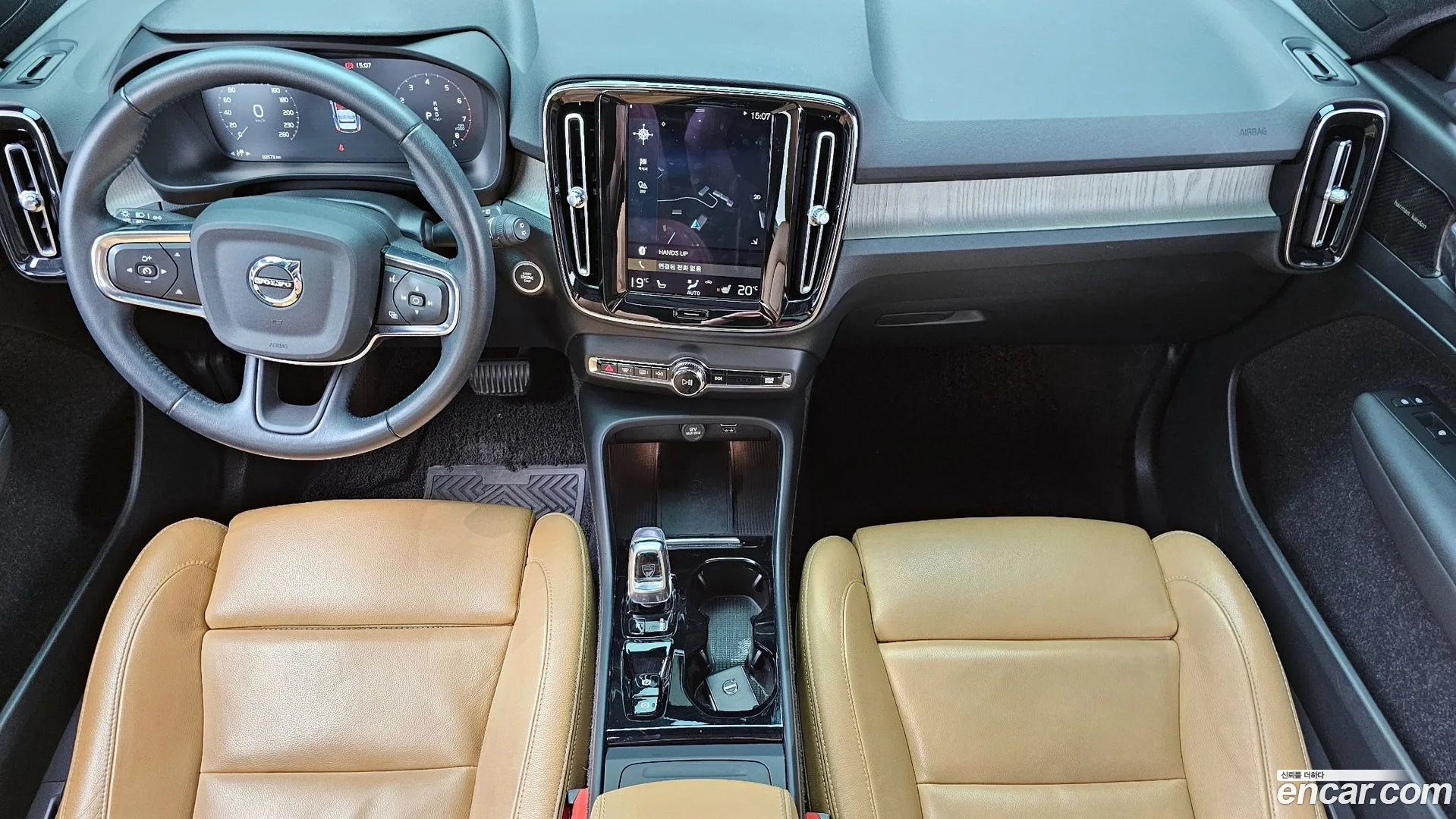Volvo XC40 2021 — фото 2