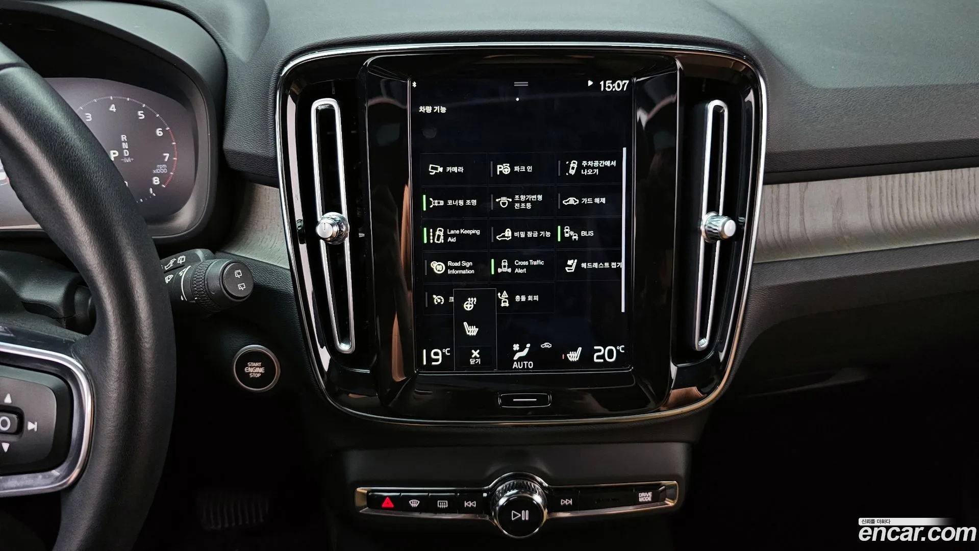Volvo XC40 2021 — фото 5