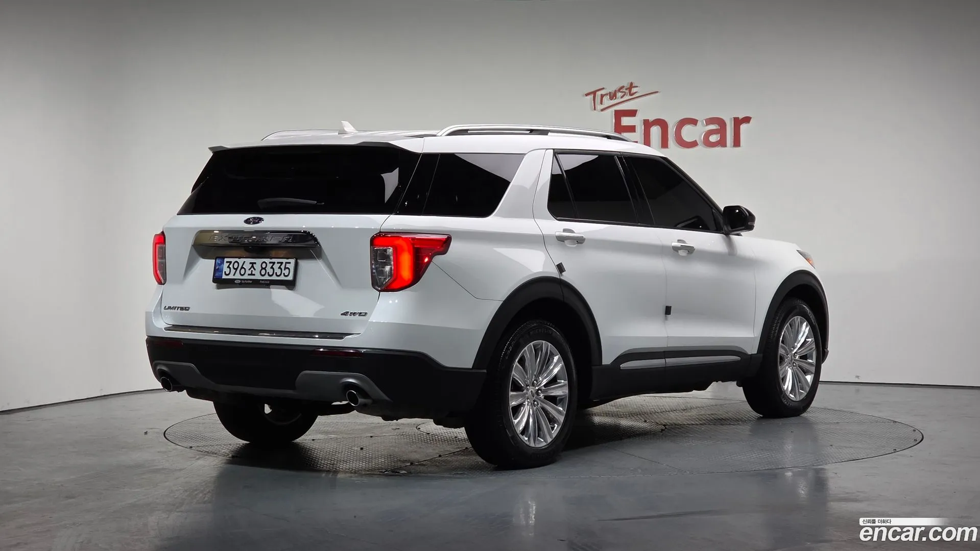 Ford Explorer 2023 — фото 1