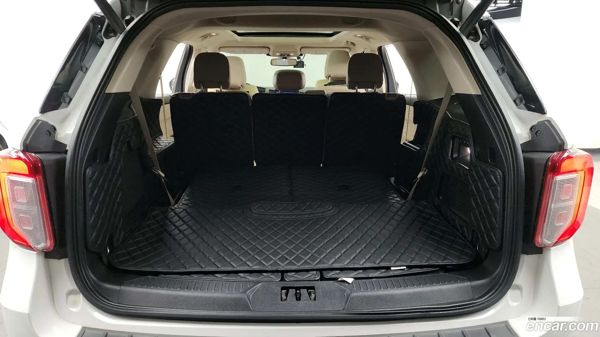 Ford Explorer 2020 — фото 1